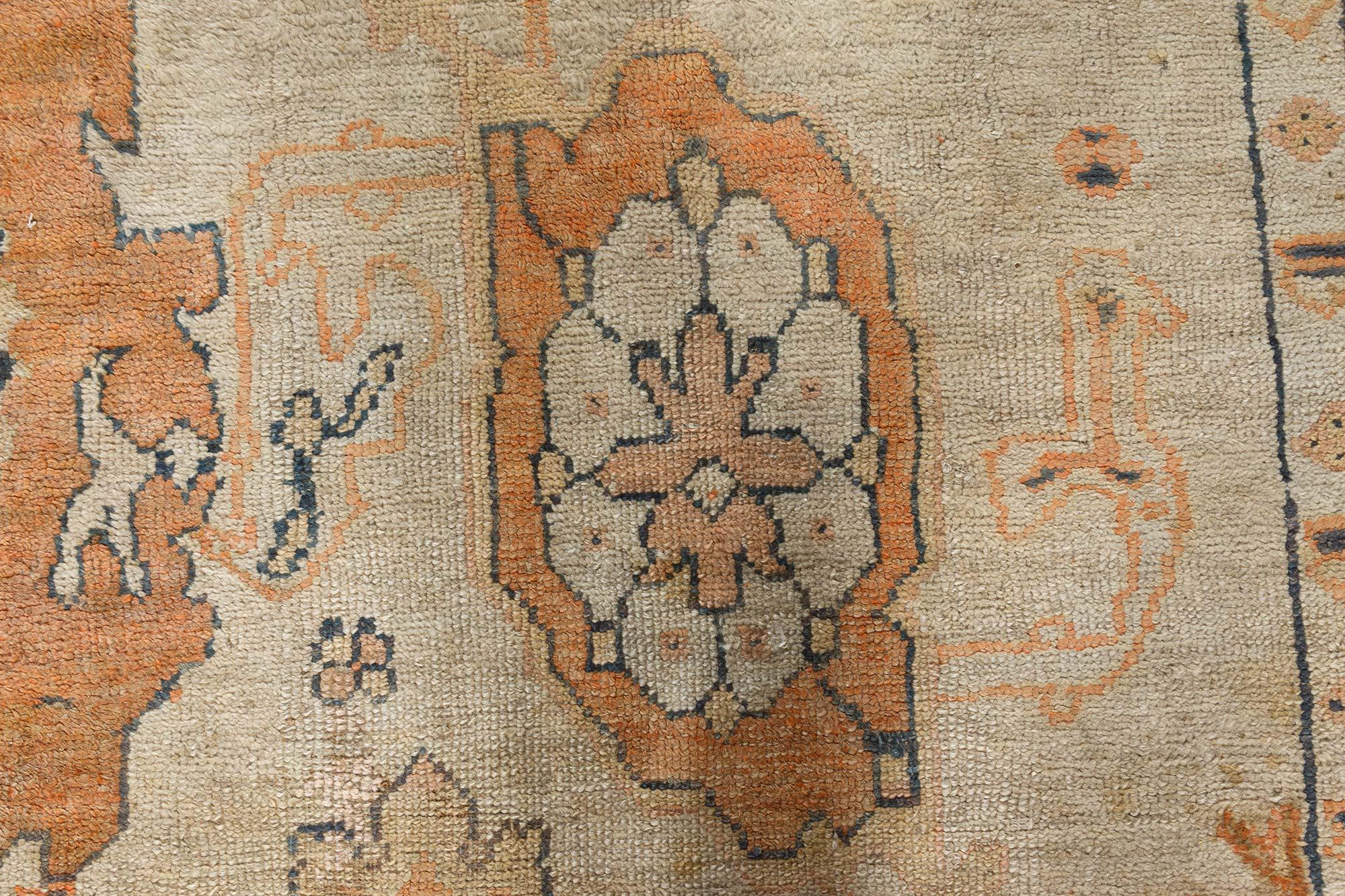 Doris Leslie Blau Alfombra de lana turca Oushak Botanic de principios del siglo XX hecha a mano Tejido a mano en venta
