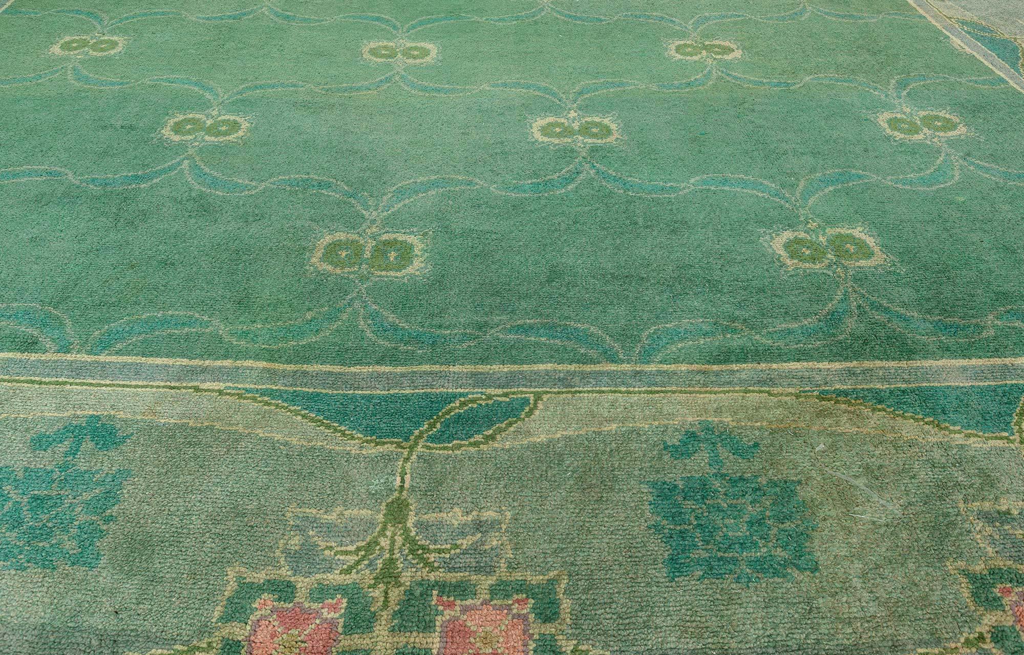 Britannico Tappeto Doris Leslie Blau European Arts & Crafts di Gavin Morton in vendita
