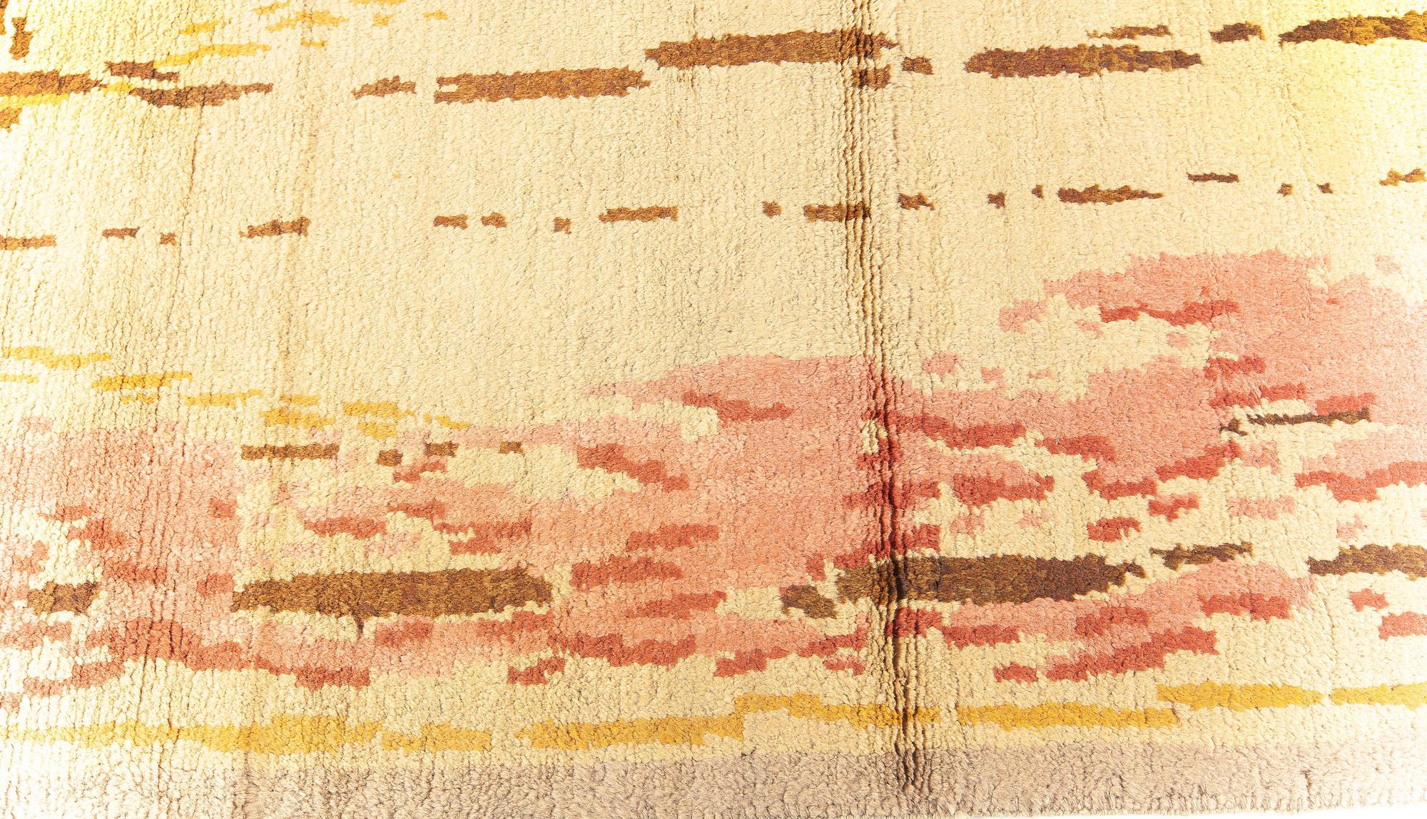 Doris Leslie Blau Französischer Art-Déco-Teppich in Golden Beige und Lipstick Pink (20. Jahrhundert) im Angebot
