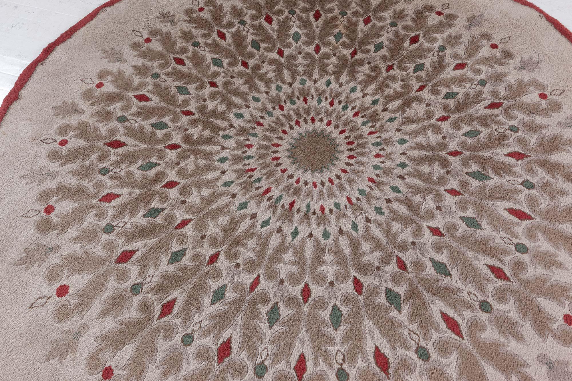 Alfombra redonda French Deco de Paule Leleu
Tamaño: 264 × 264 cm (8'8