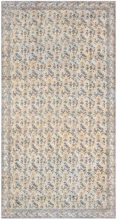 Doris Leslie Blau Kirman Alfombra antigua allover floral arena pálida - c. 1900