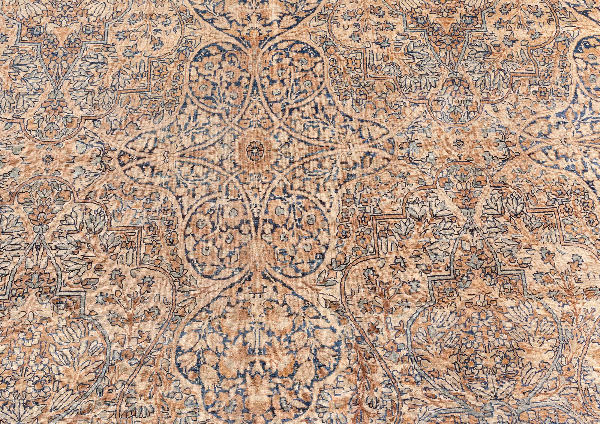 Doris Leslie Blau Großer persischer Kirman-Wollteppich aus dem 19. Jahrhundert, handgefertigt (Handgeknüpft) im Angebot