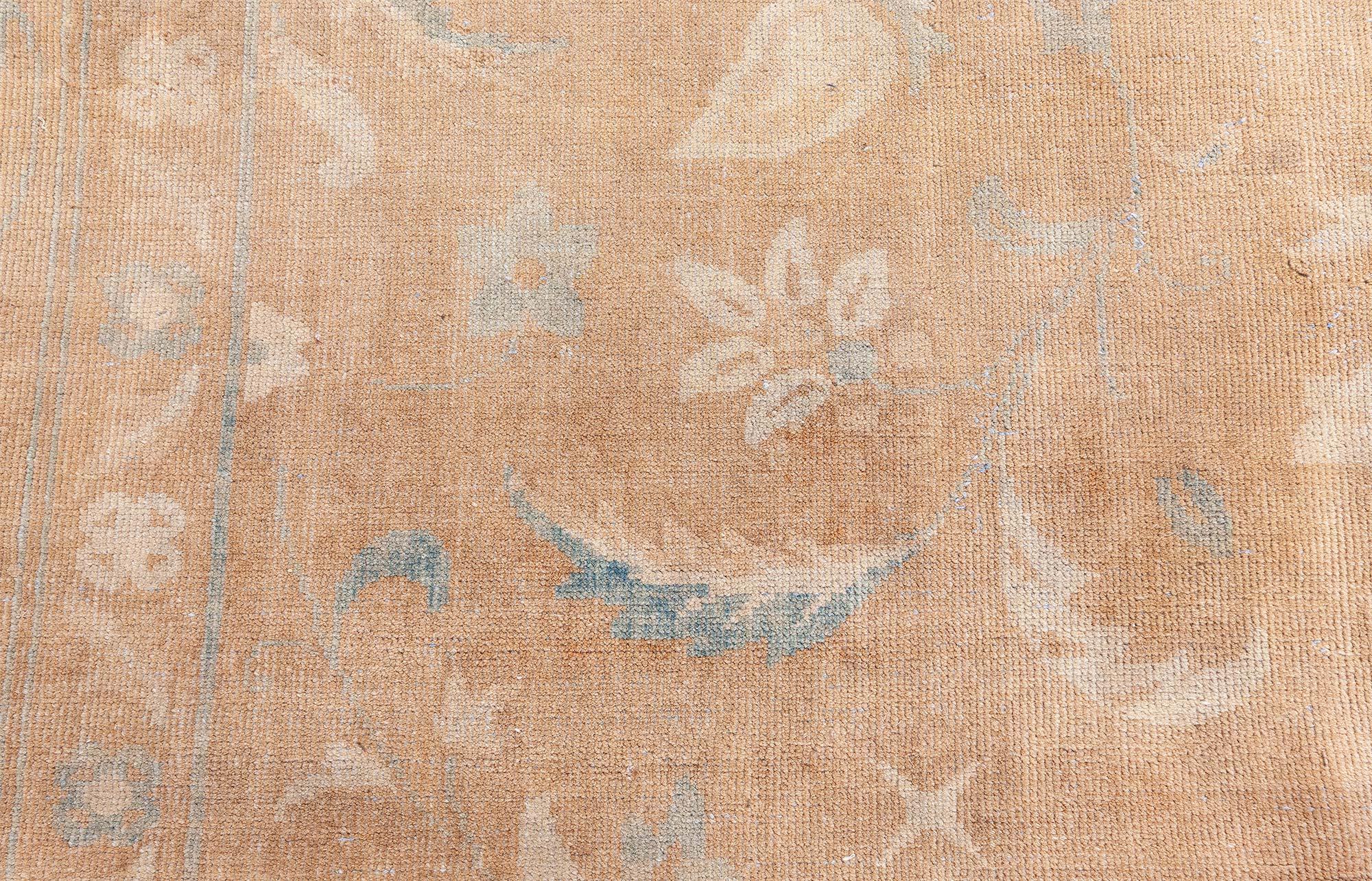 Doris Leslie Blau Großer Indischer Antiker Brauner Handgefertigter Wollteppich (20. Jahrhundert) im Angebot