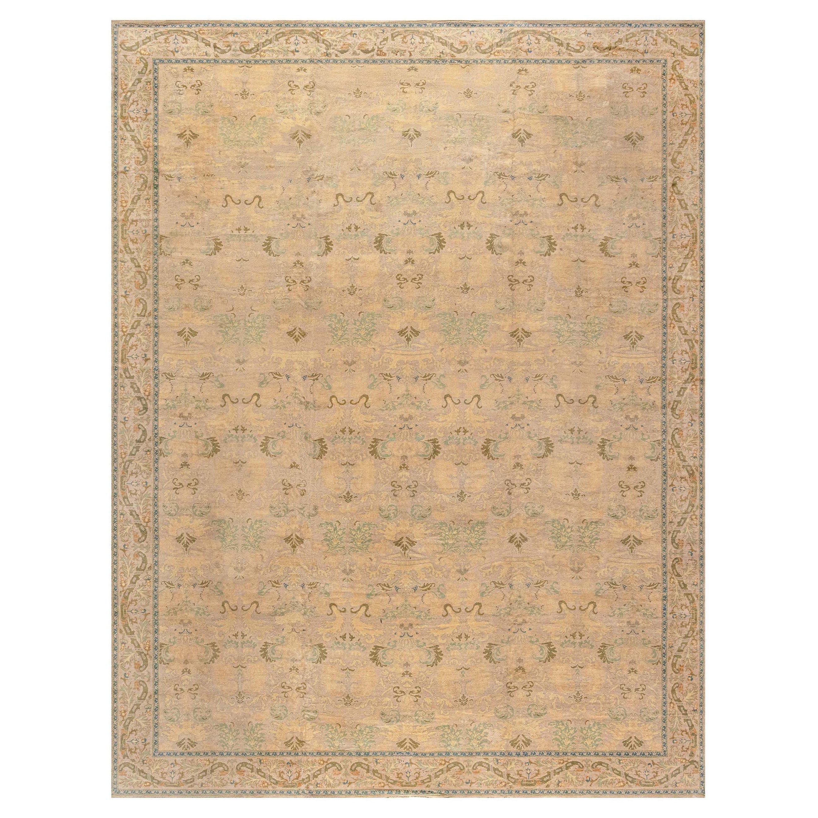 Doris Leslie Blau Großer spanischer Vintage-Teppich in weichem Gold und Grüntönen