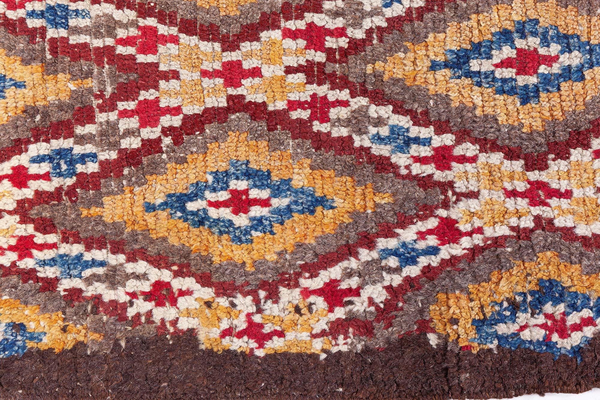 Alfombra marroquí atrevida de lana hecha a mano de mediados del siglo XX
Tamaño: 187 × 254 cm (6'2
