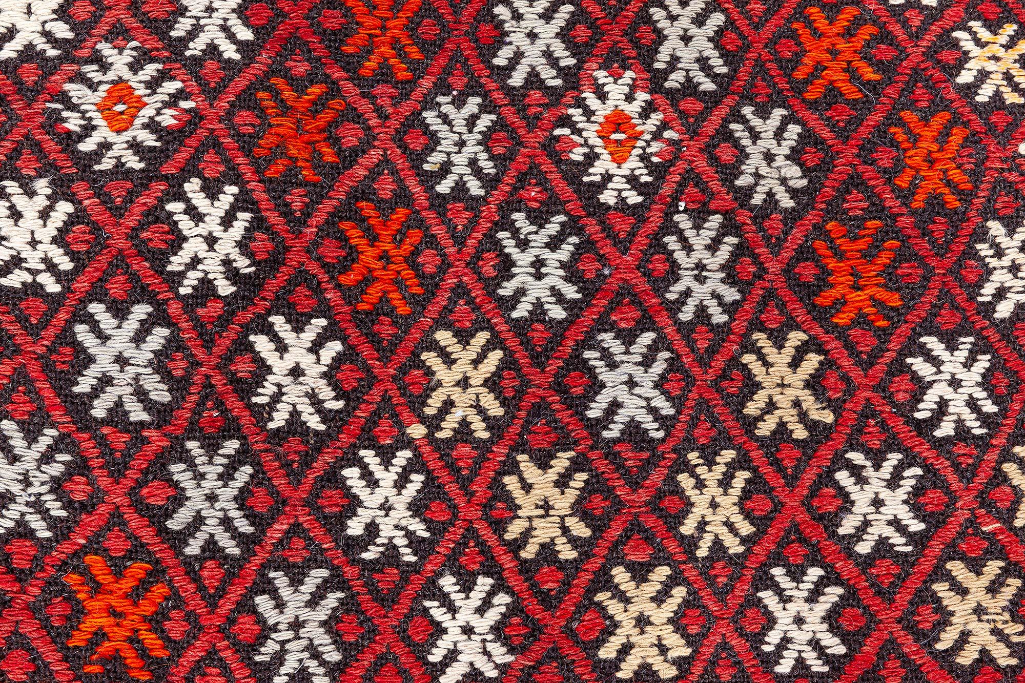 Mid-20th Century handmade vintage rag rug.
Size: 7'0