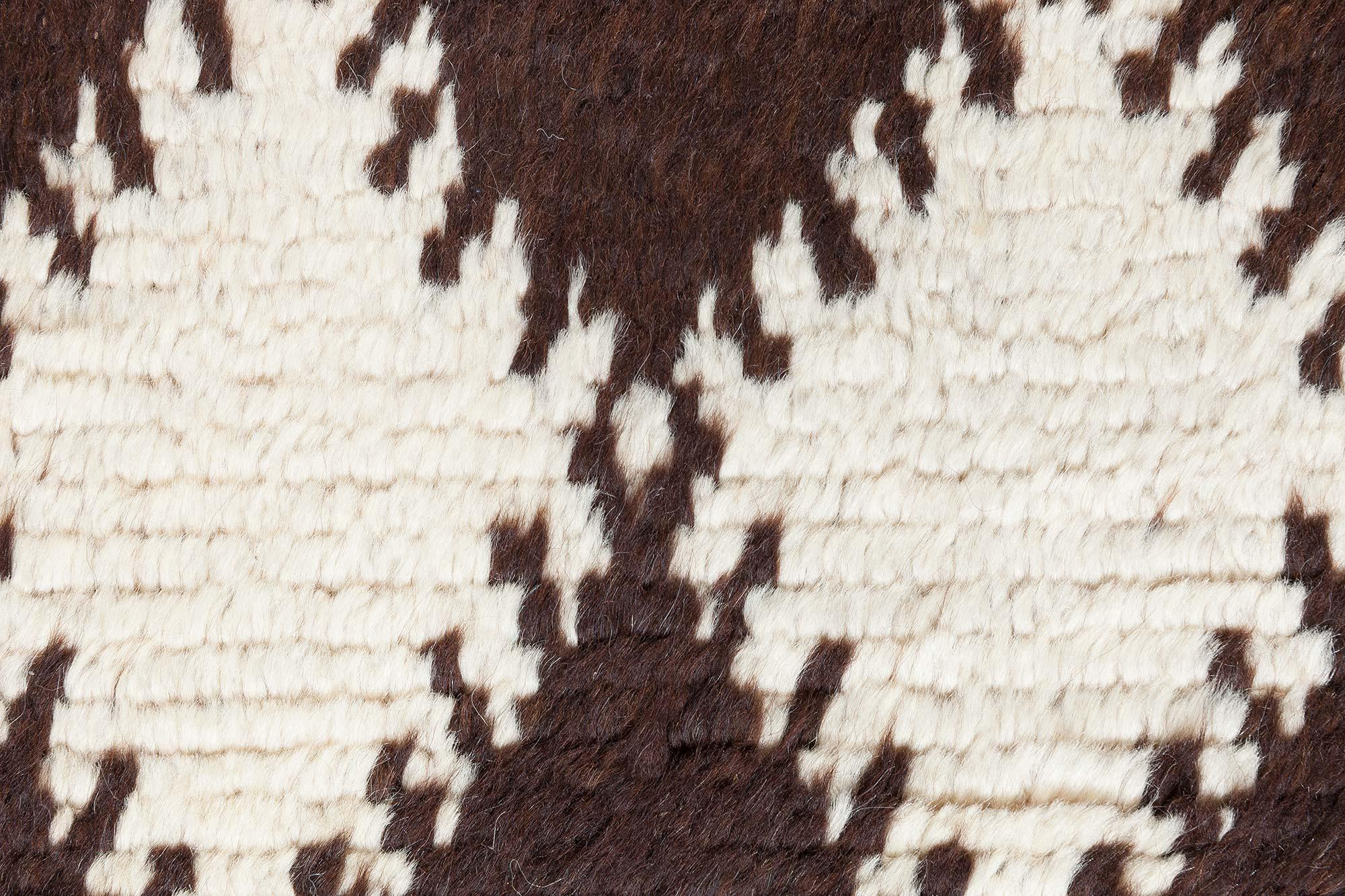 Doris Leslie Blau Mitte des 20. Jahrhunderts Marokkanischer Handgefertigter Wollteppich (Handgeknüpft) im Angebot