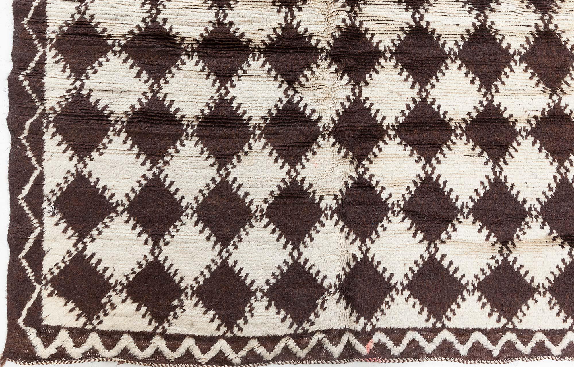 Doris Leslie Blau Mitte des 20. Jahrhunderts Marokkanischer Handgefertigter Wollteppich (Wolle) im Angebot