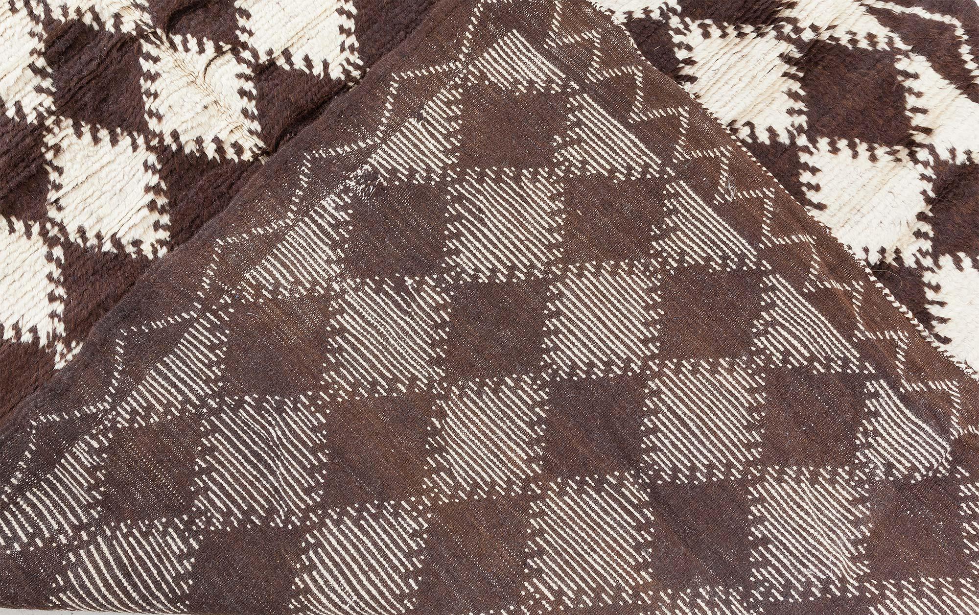 Doris Leslie Blau Mitte des 20. Jahrhunderts Marokkanischer Handgefertigter Wollteppich im Angebot 2