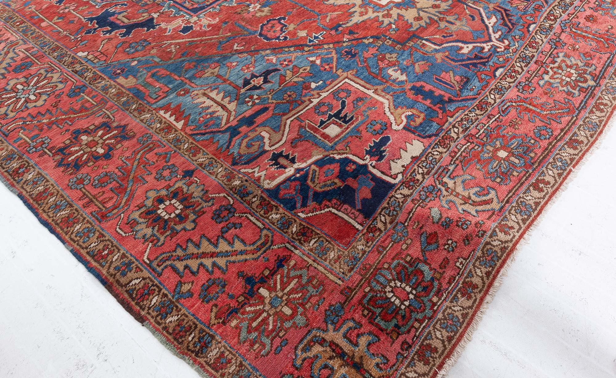 Doris Leslie Blau Persischer Heriz-Teppich aus der Mitte des 20. (20. Jahrhundert) im Angebot