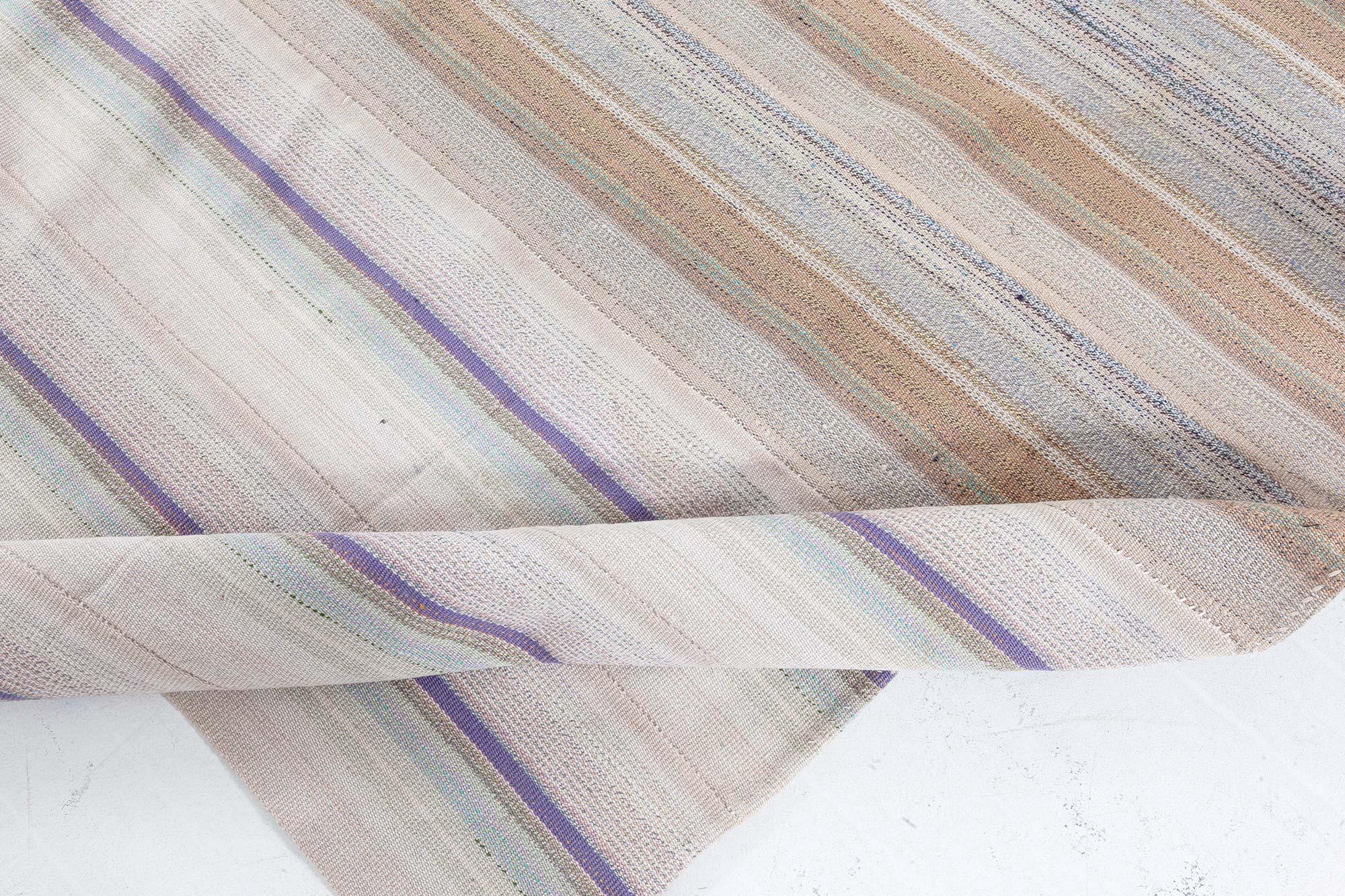 Doris Leslie Blau Persischer Kilim-Teppich aus der Mitte des 20. im Zustand „Gut“ im Angebot in New York, NY