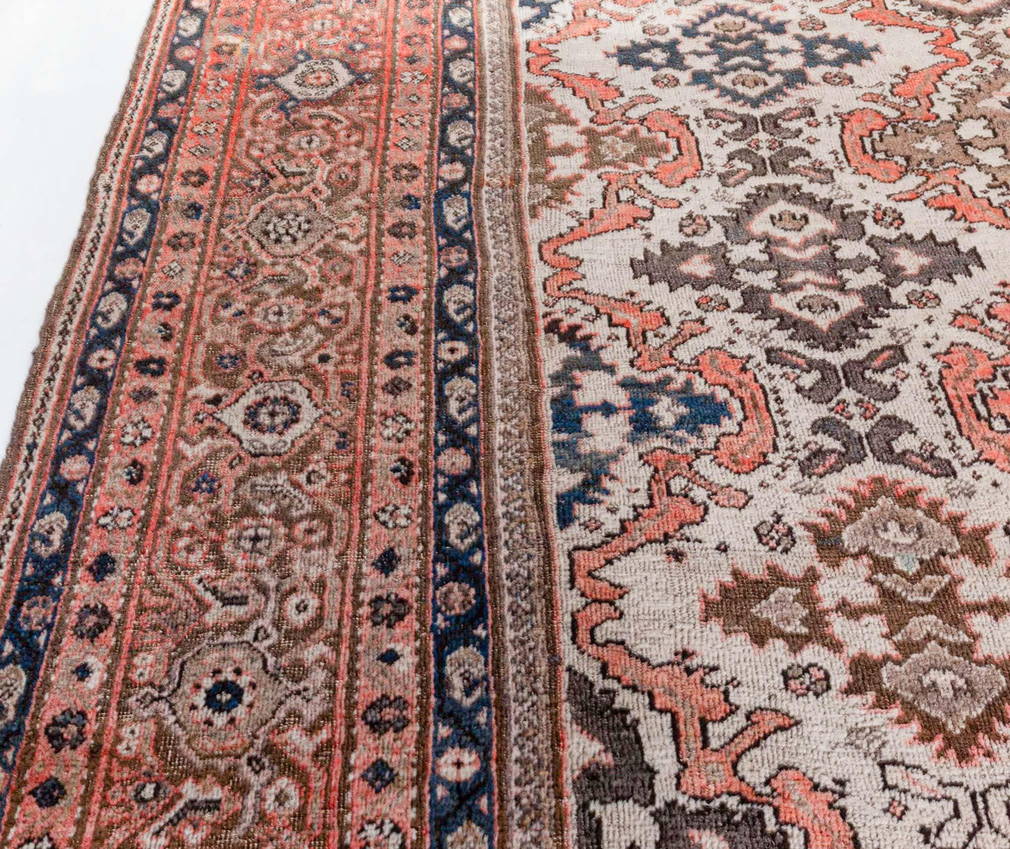 Annodato a mano Doris Leslie Blau Tappeto persiano Sultanabad della metà del XX secolo in vendita