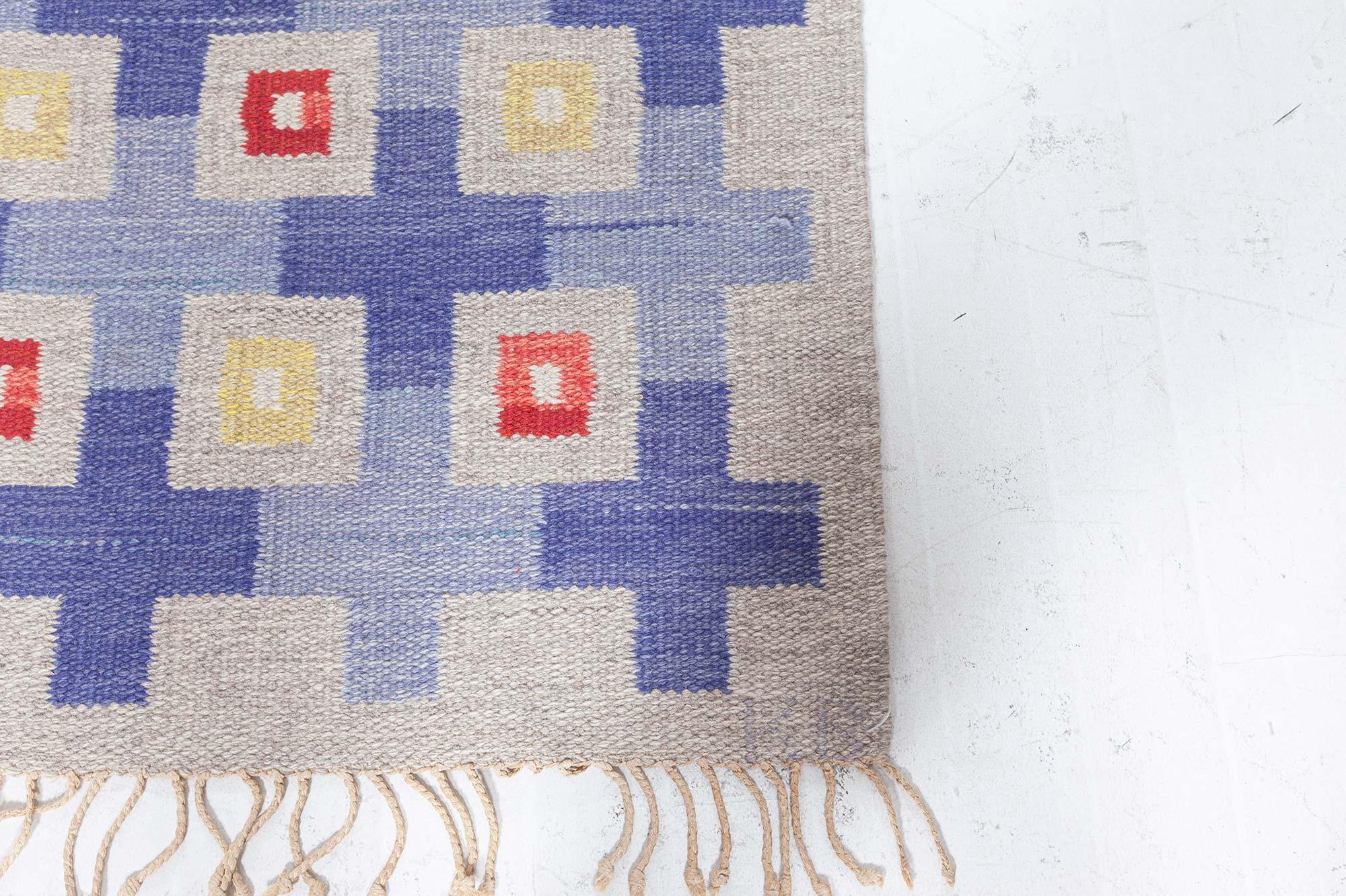 Doris Leslie Blauer schwedischer geometrischer Flachgewebe-Wollteppich, Mitte des 20. Jahrhunderts (Wolle) im Angebot