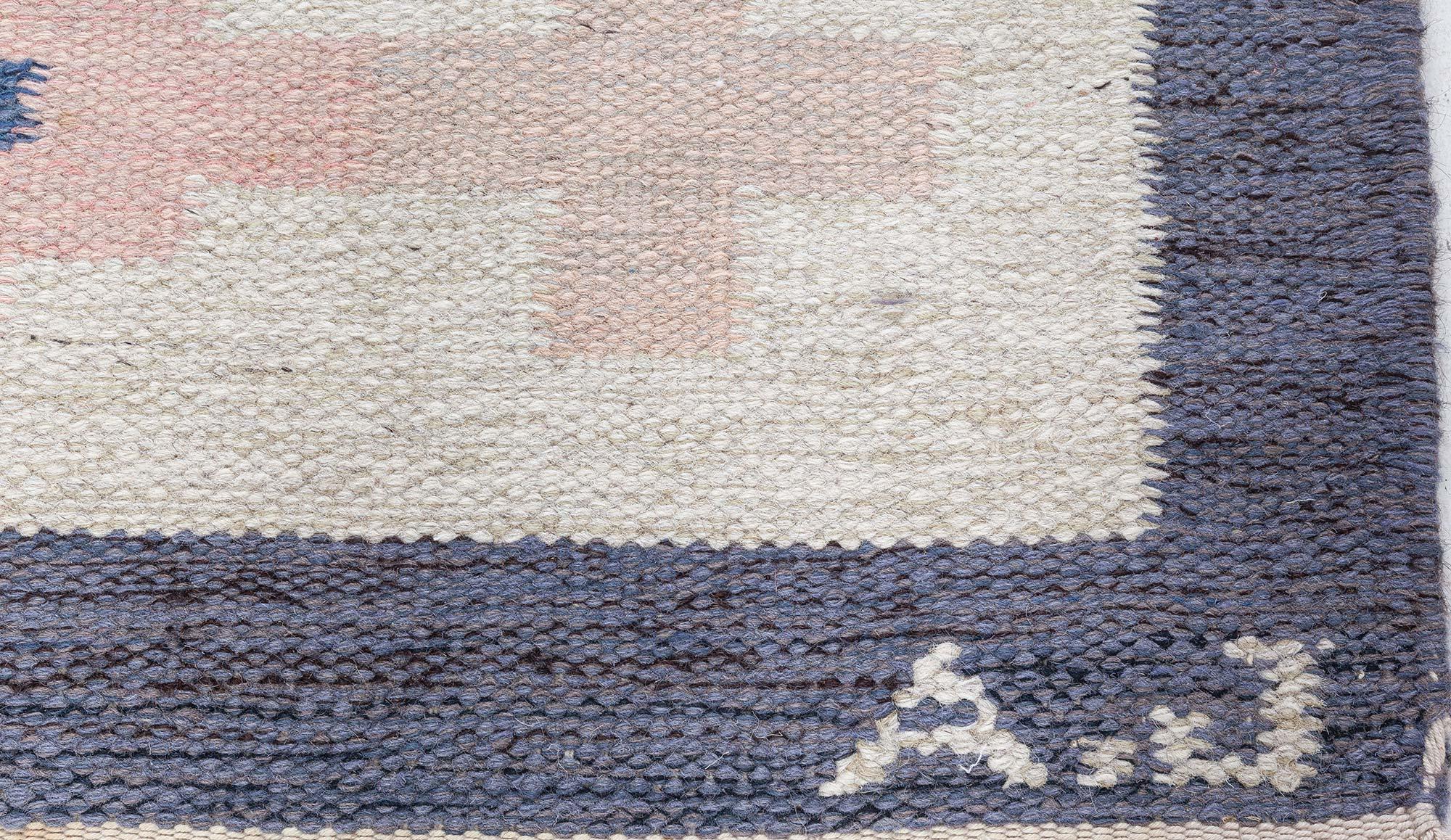 Doris Leslie Blau Mitte des Jahrhunderts Schwedisch Blau Handgefertigter Wollteppich von A.J (Handgewebt) im Angebot