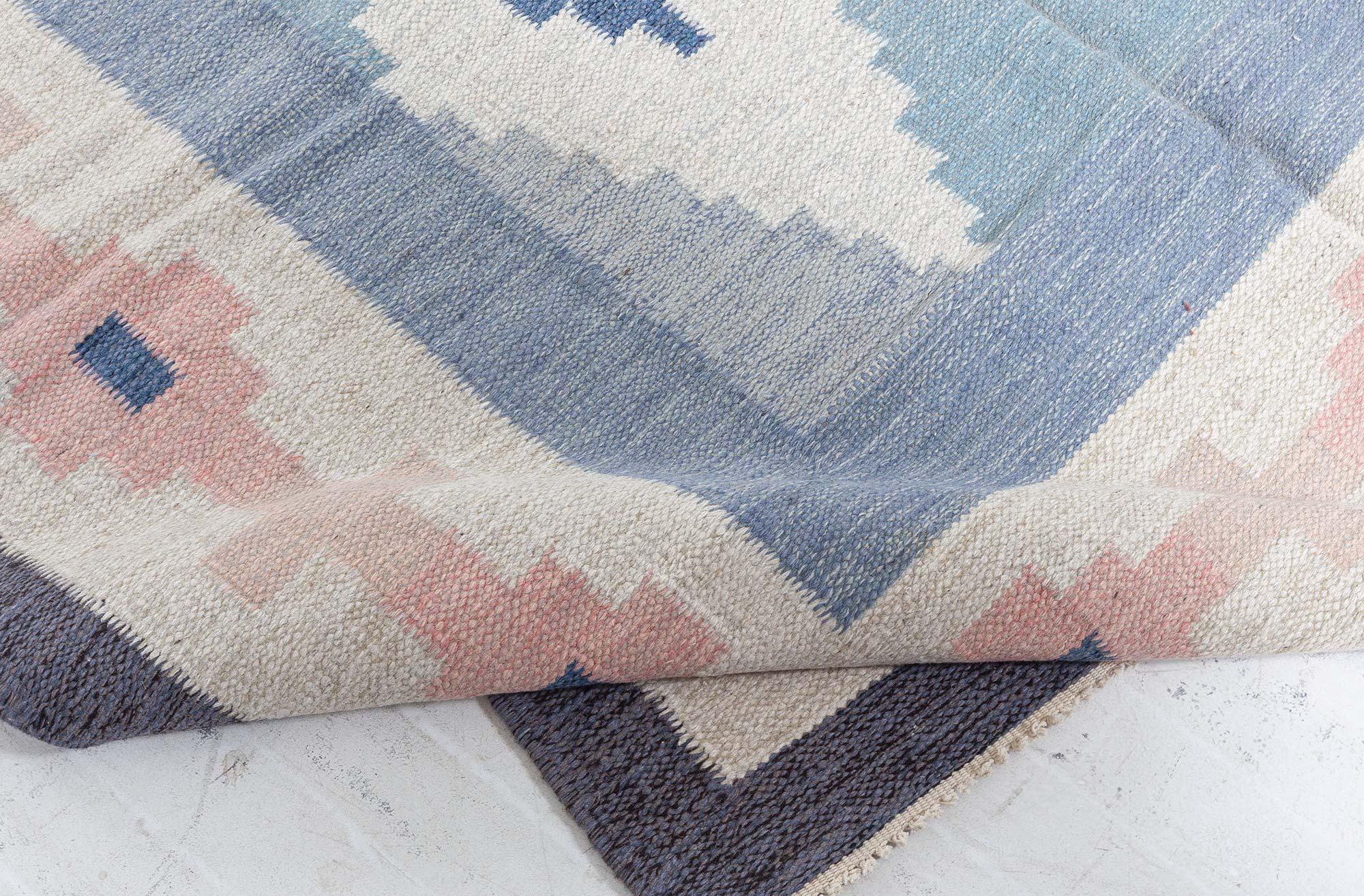 Doris Leslie Blau Mitte des Jahrhunderts Schwedisch Blau Handgefertigter Wollteppich von A.J (Wolle) im Angebot