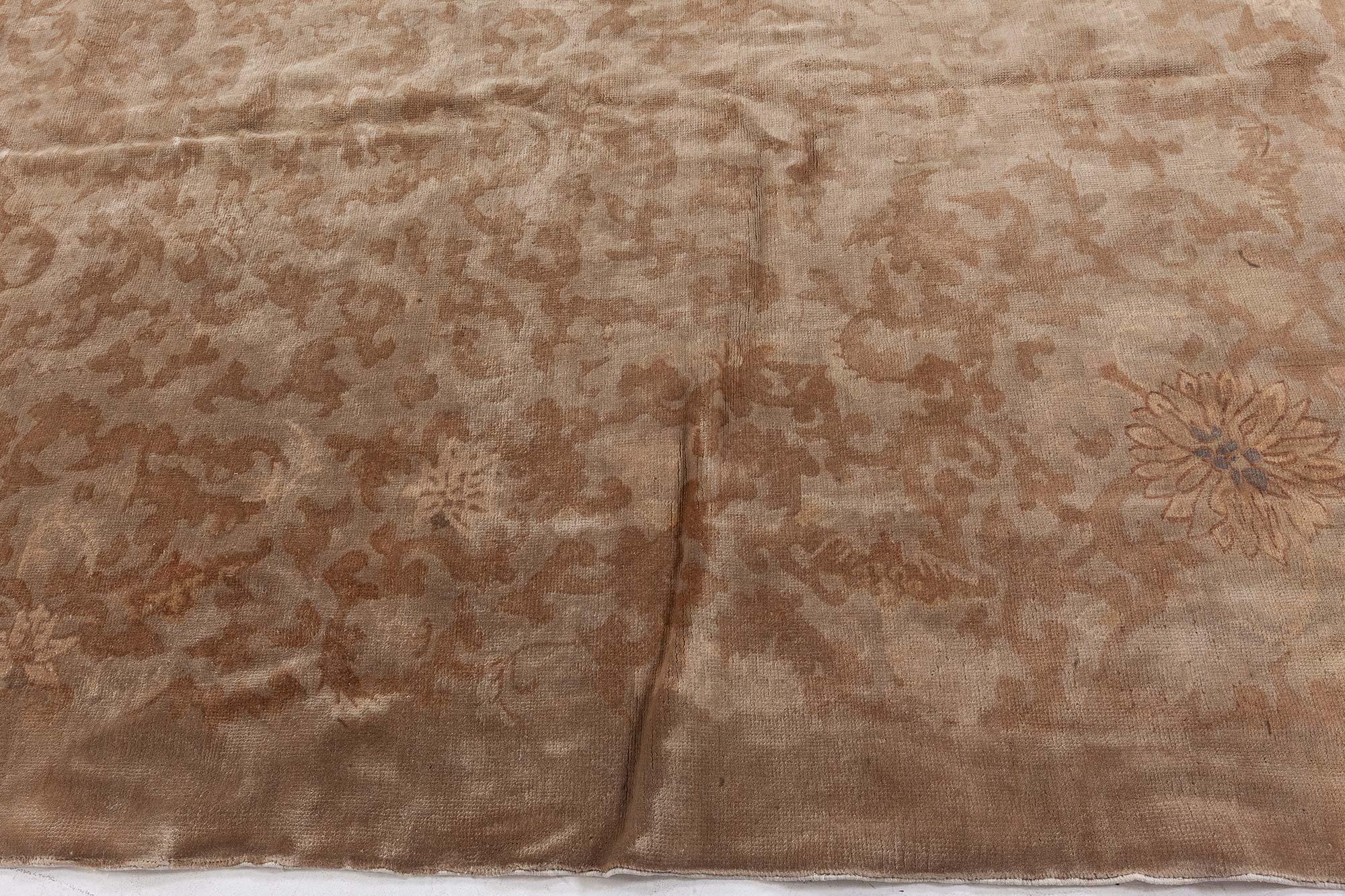 Chinesischer Wollteppich aus der Mitte des Jahrhunderts, braun, handgefertigt
Größe: 10'10