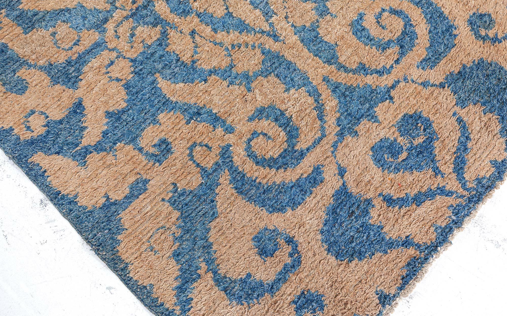Noué à la main Doris Leslie Blau Midcentury Floral Blue Yellow Chinese Wool Rug (tapis chinois en laine) en vente