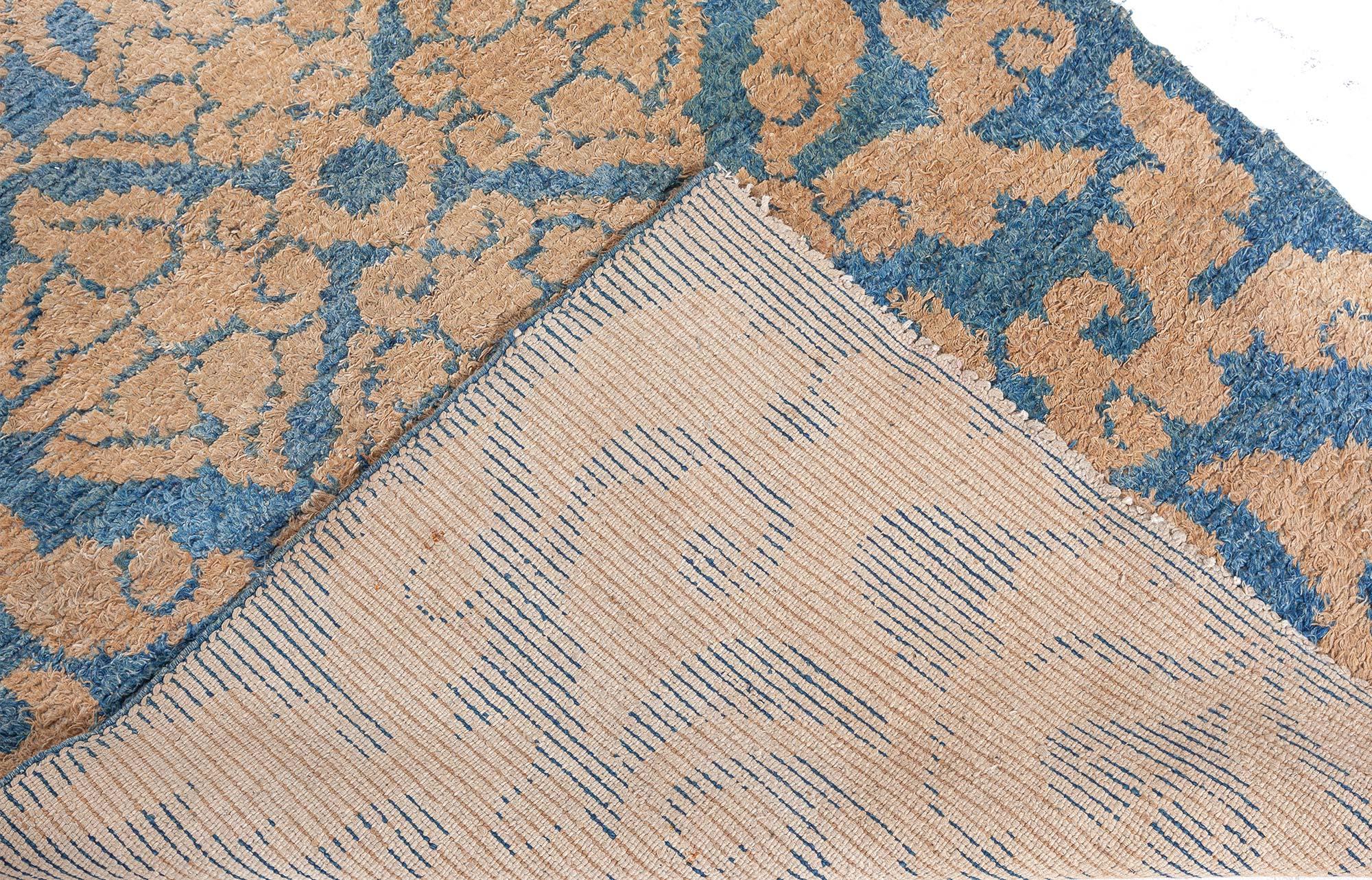 20ième siècle Doris Leslie Blau Midcentury Floral Blue Yellow Chinese Wool Rug (tapis chinois en laine) en vente