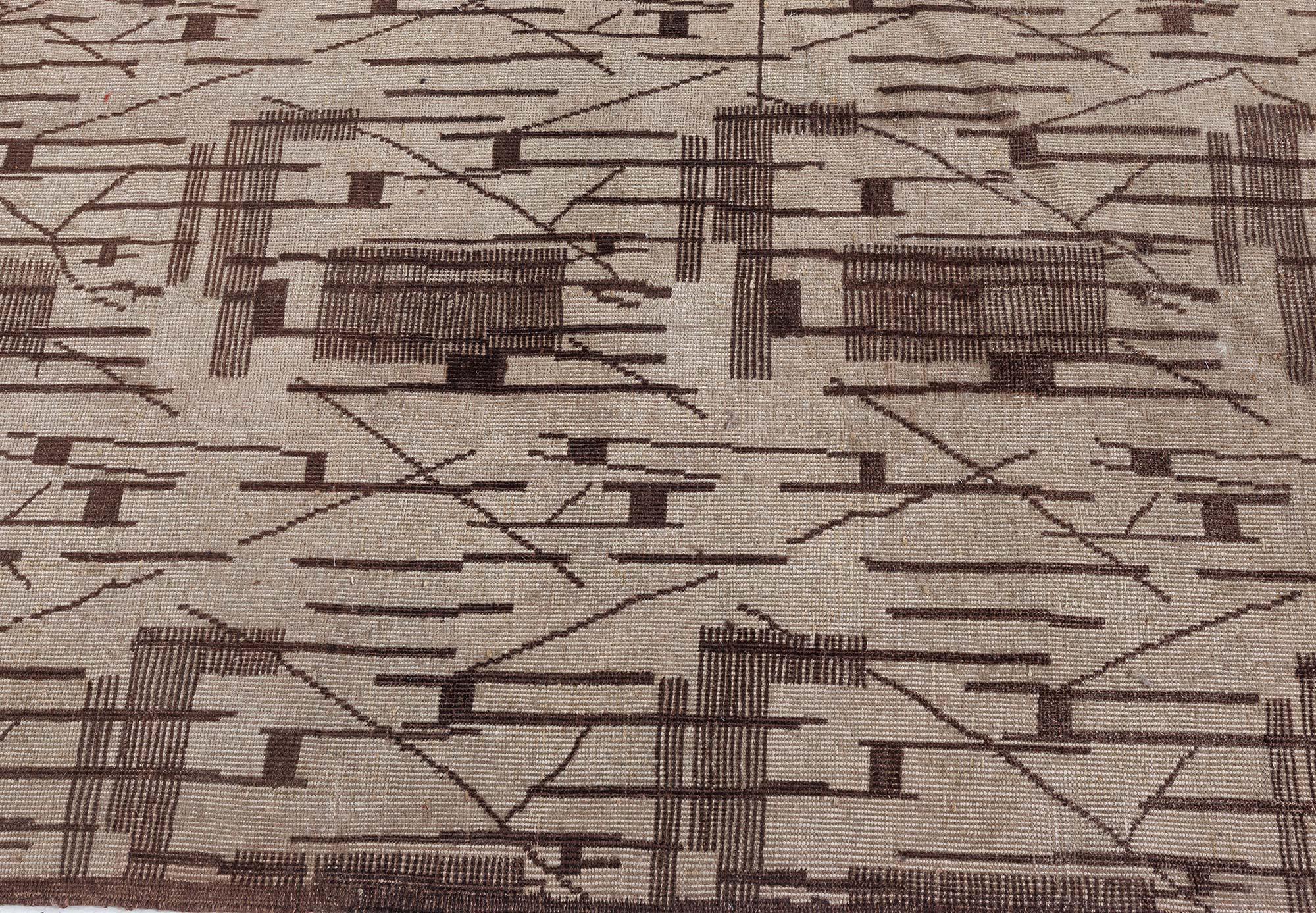 Geometrischer europäischer Teppich aus der Mitte des 20.
Größe: 7'0