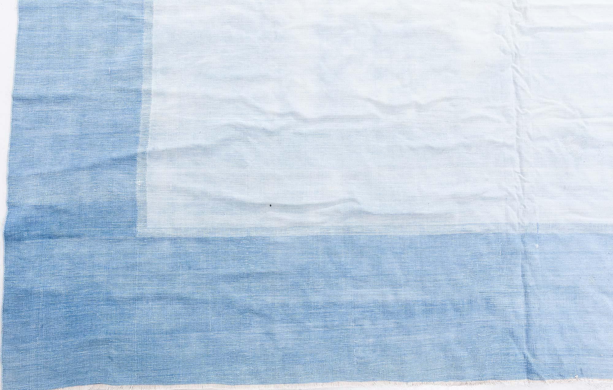 Doris Leslie Blau Midcentury Indian Dhurrie Blau Handgefertigter Baumwollteppich (Indisch) im Angebot