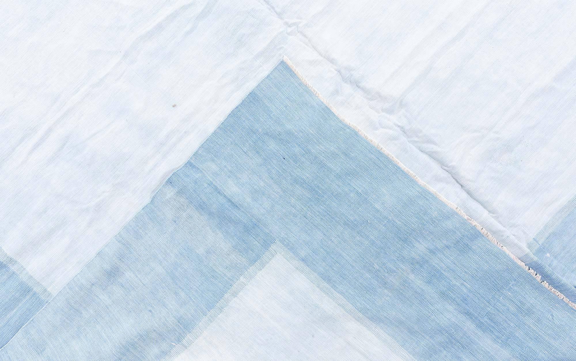 Doris Leslie Blau Midcentury Indian Dhurrie Blau Handgefertigter Baumwollteppich (Baumwolle) im Angebot