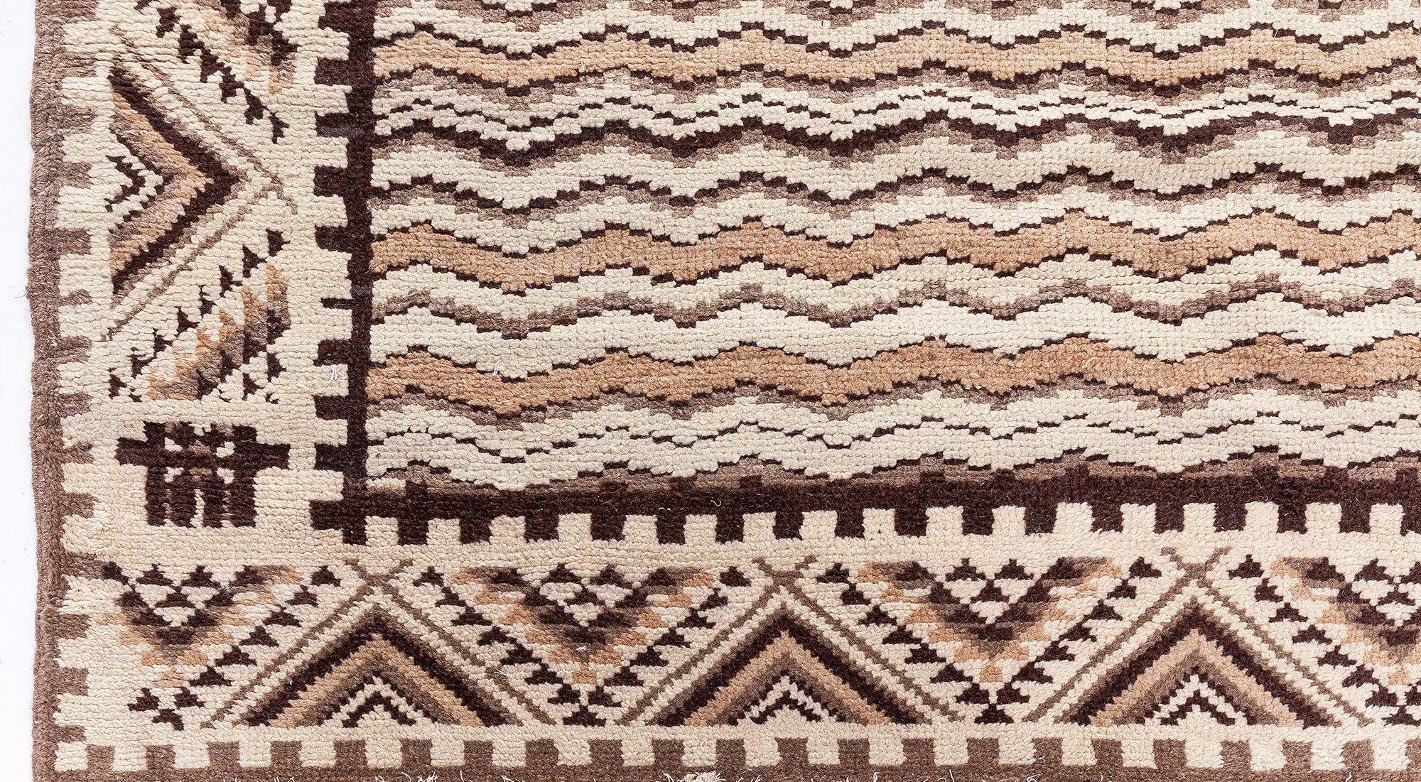 Doris Leslie Blau Midcentury Moroccan Handmade Wool Rug In Good Condition For Sale In New York, NY