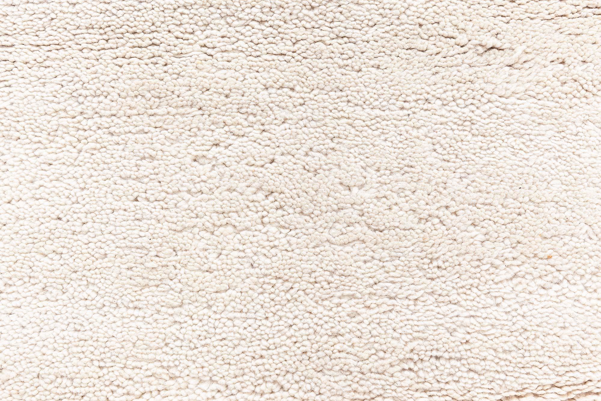 Doris Leslie Blau Alfombra marroquí de lana natural sin teñir de mediados de siglo Tribal en venta