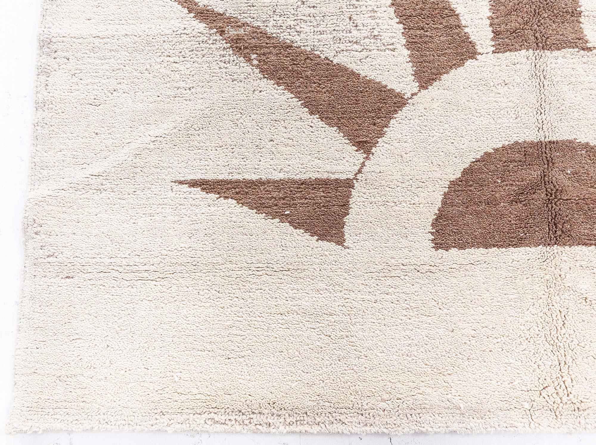 Doris Leslie Blau Alfombra marroquí de lana natural sin teñir de mediados de siglo en Bueno estado para la venta en New York, NY