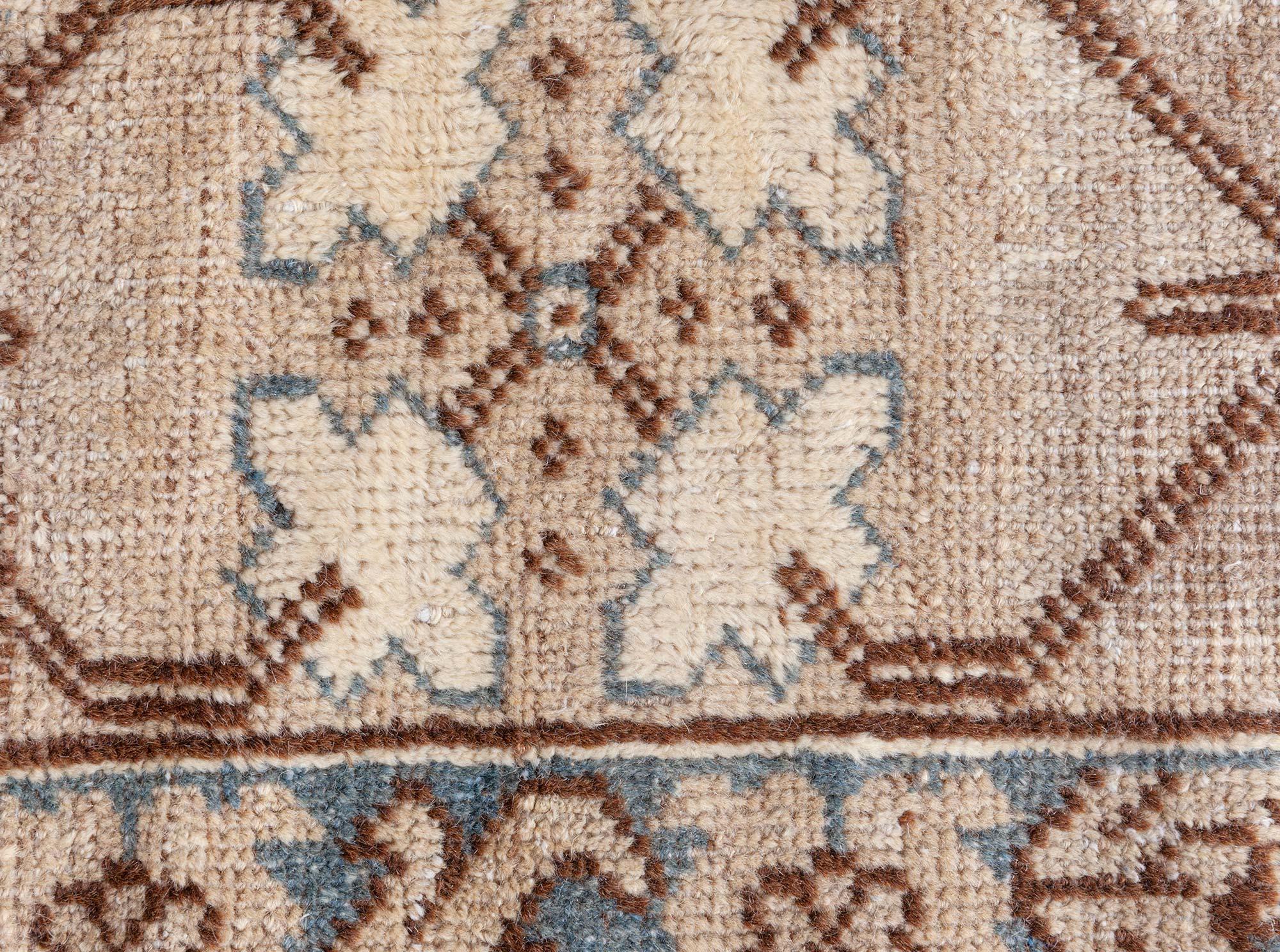 Afghano Doris Leslie Blau Tappeto in lana intrecciata a mano di colore marrone-beige in vendita