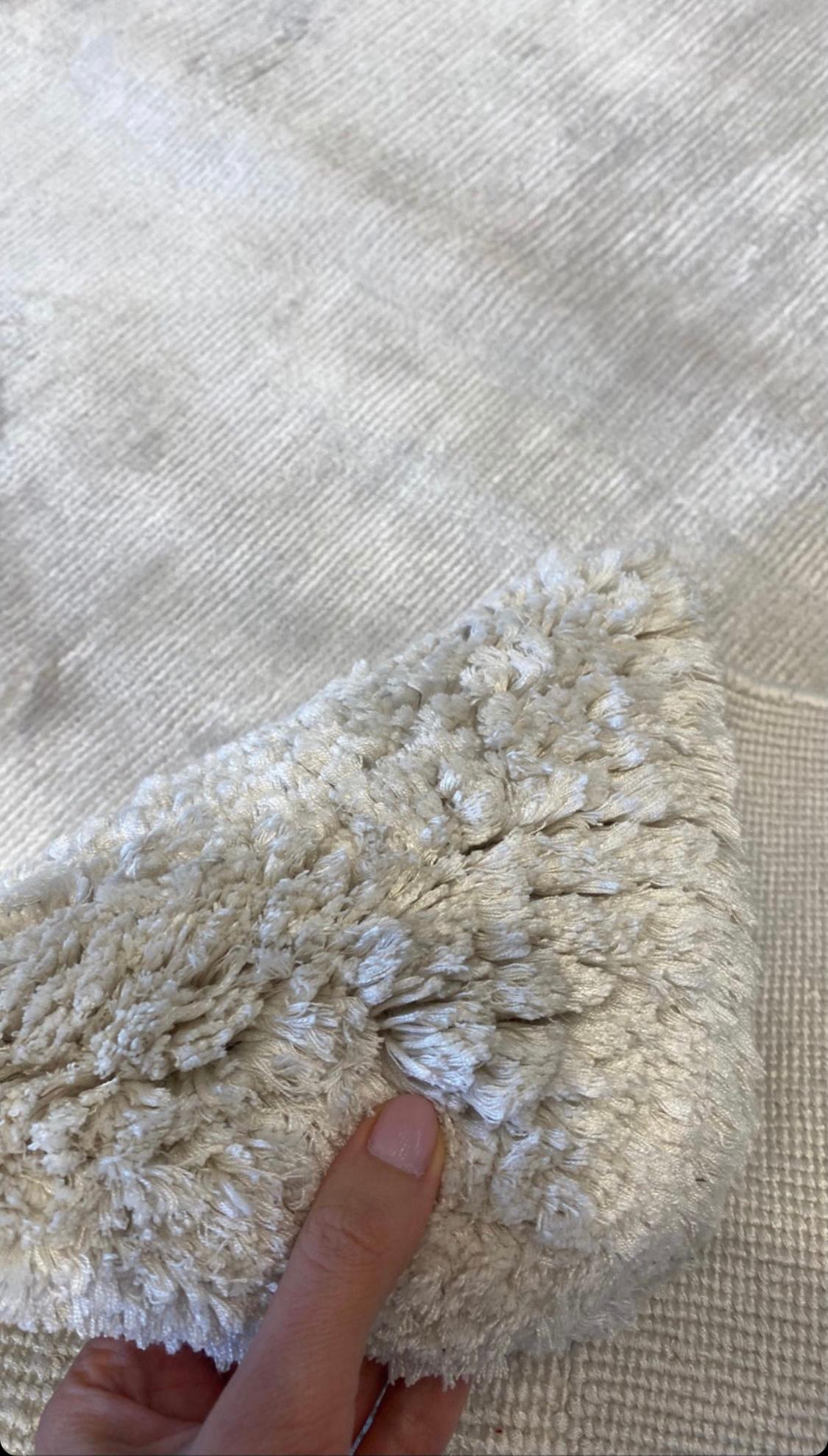 Doris Leslie Blau one-of-a-kind contemporary silver grey silk rug
Size: 21'7