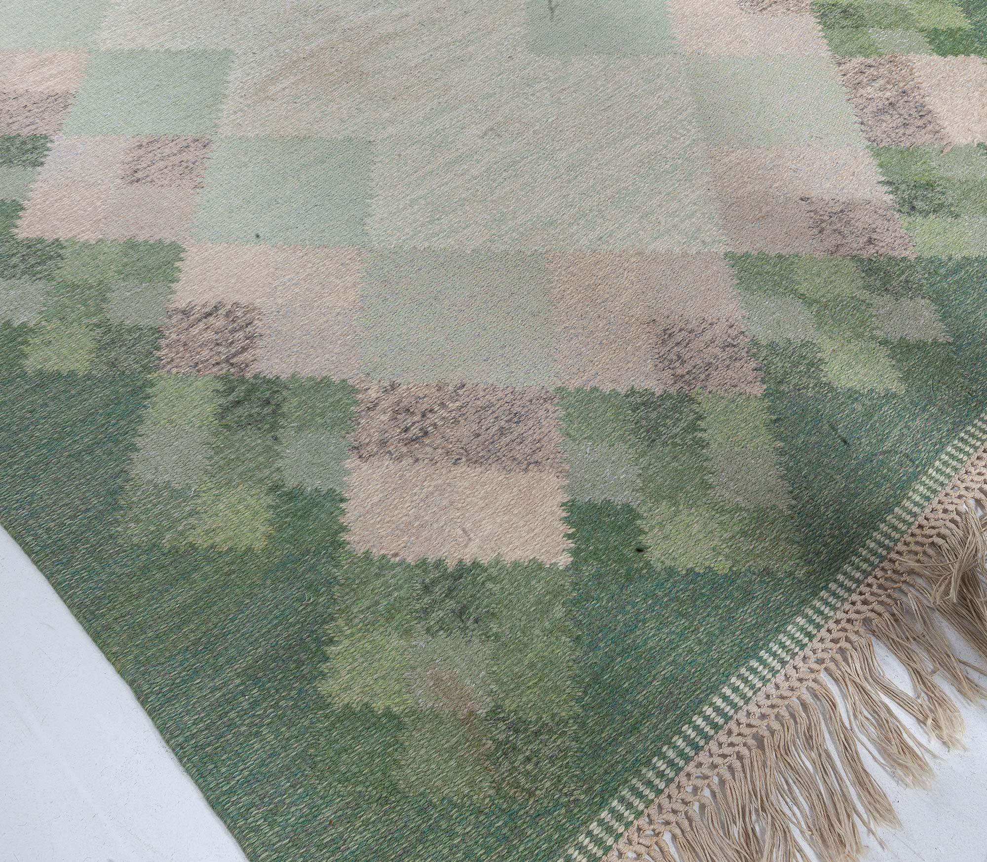 Alfombra sueca de tejido plano de mediados de siglo de Ingegerd Silow
Tamaño: 162 × 231 cm (5'4