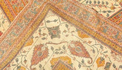 Tappeto indiano antico di Agra, oversize, con motivi floreali, color crema, di Doris Leslie Blau - 1920 circa