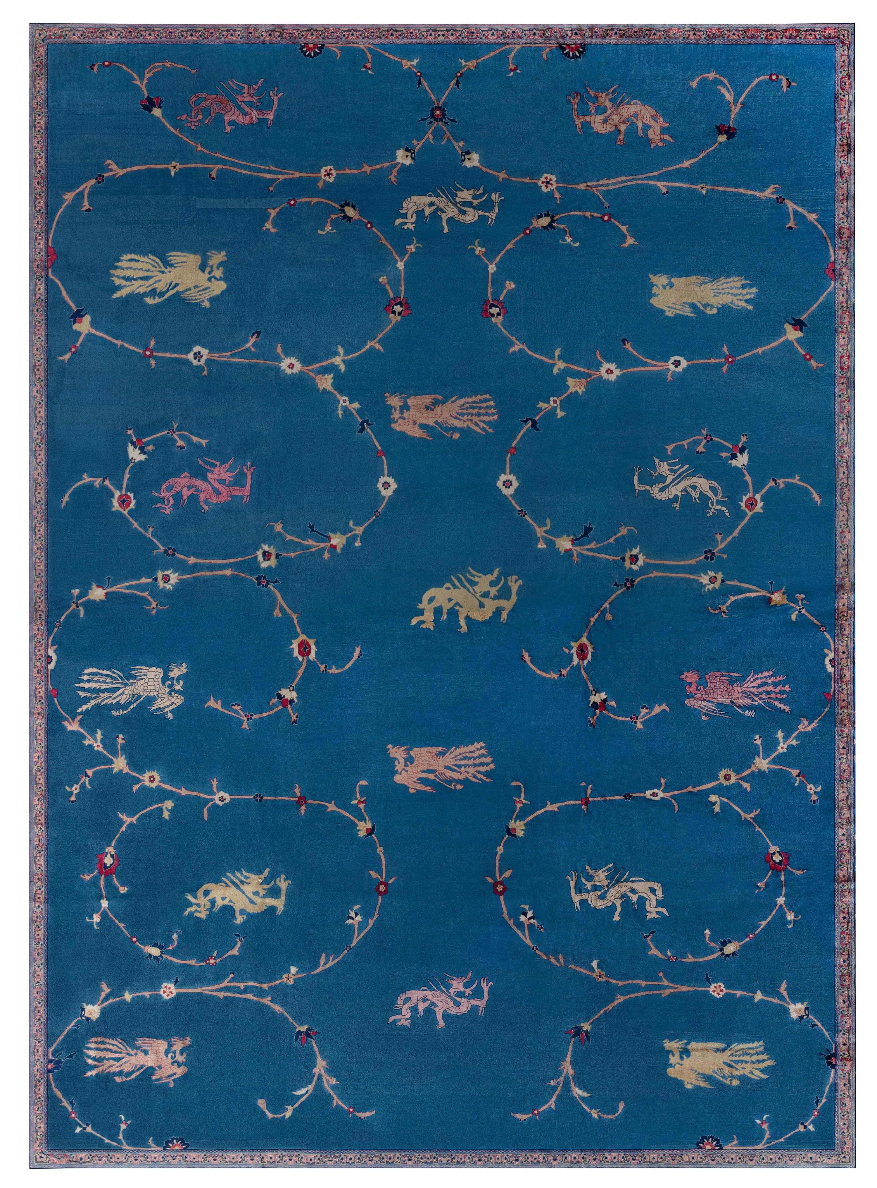 Tapis bleu indien ancien surdimensionné Doris Leslie Blau