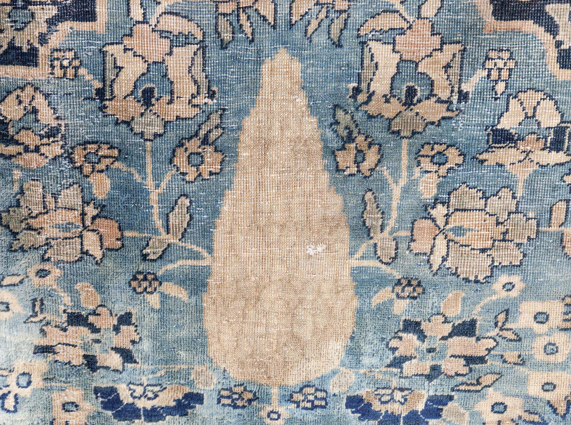 Doris Leslie Blau Tappeto di lana antico botanico indiano fatto a mano, sovradimensionato in vendita 3