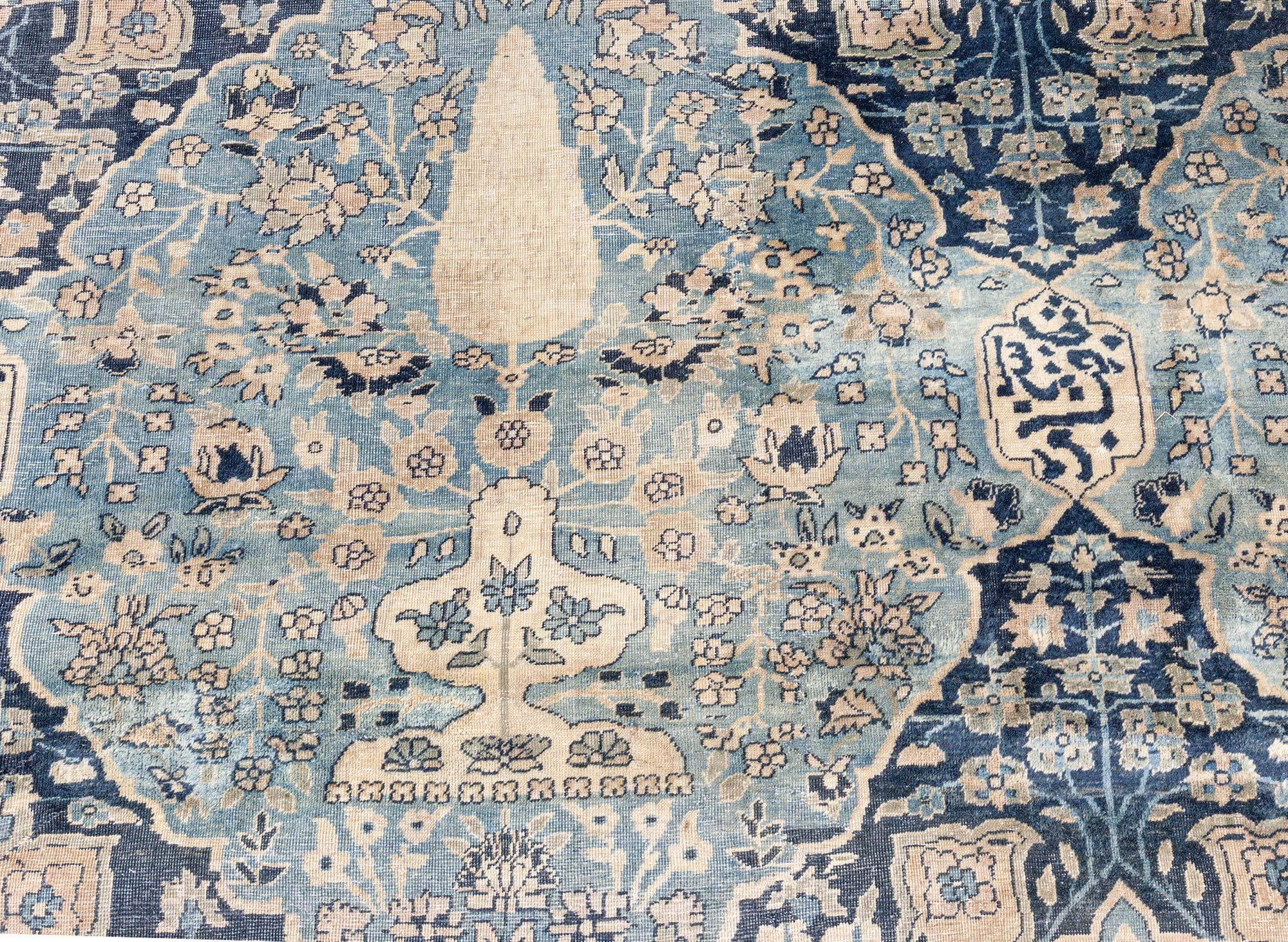 Lana Doris Leslie Blau Tappeto di lana antico botanico indiano fatto a mano, sovradimensionato in vendita