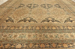 Alfombra Kirman antigua de color tostado de gran tamaño de Doris Leslie Blau - hacia 1880 (tamaño ajustado)
