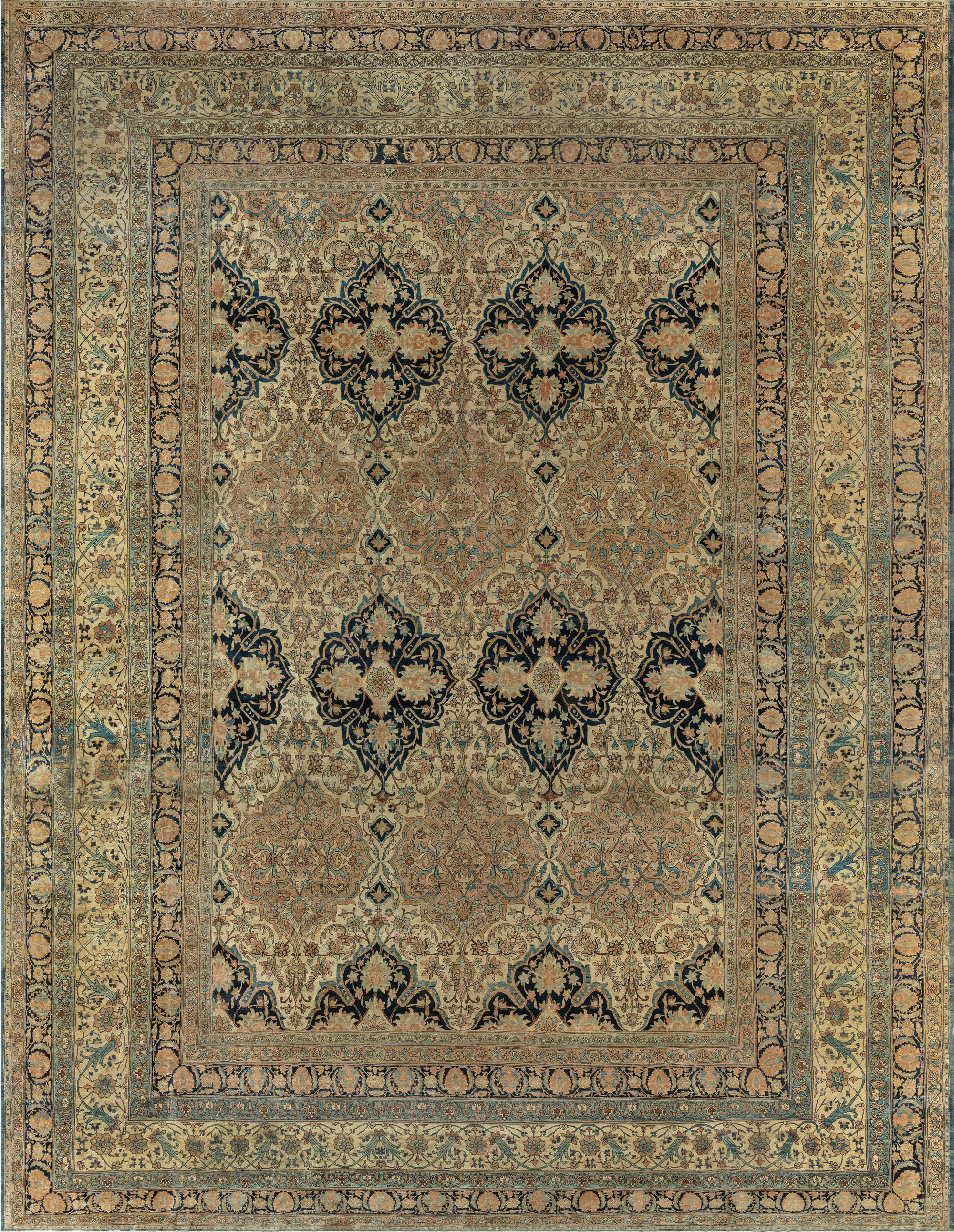 Tappeto Kirman antico color beige di grandi dimensioni di Doris Leslie Blau - 1880 circa (dimensioni modificate)