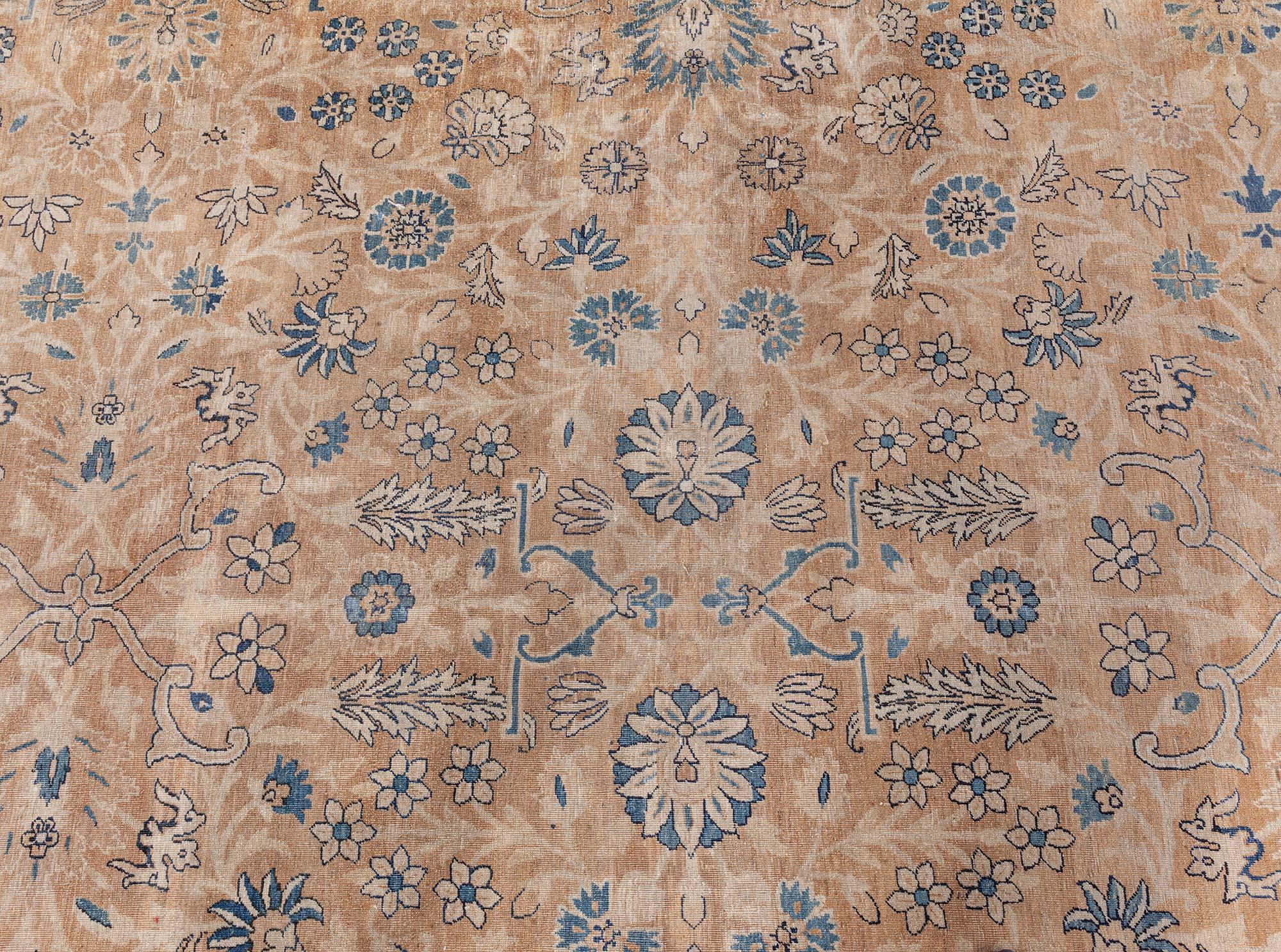 Tapis Kirman persan ancien surdimensionné Doris Leslie Blau fait à la main Bon état - En vente à New York, NY