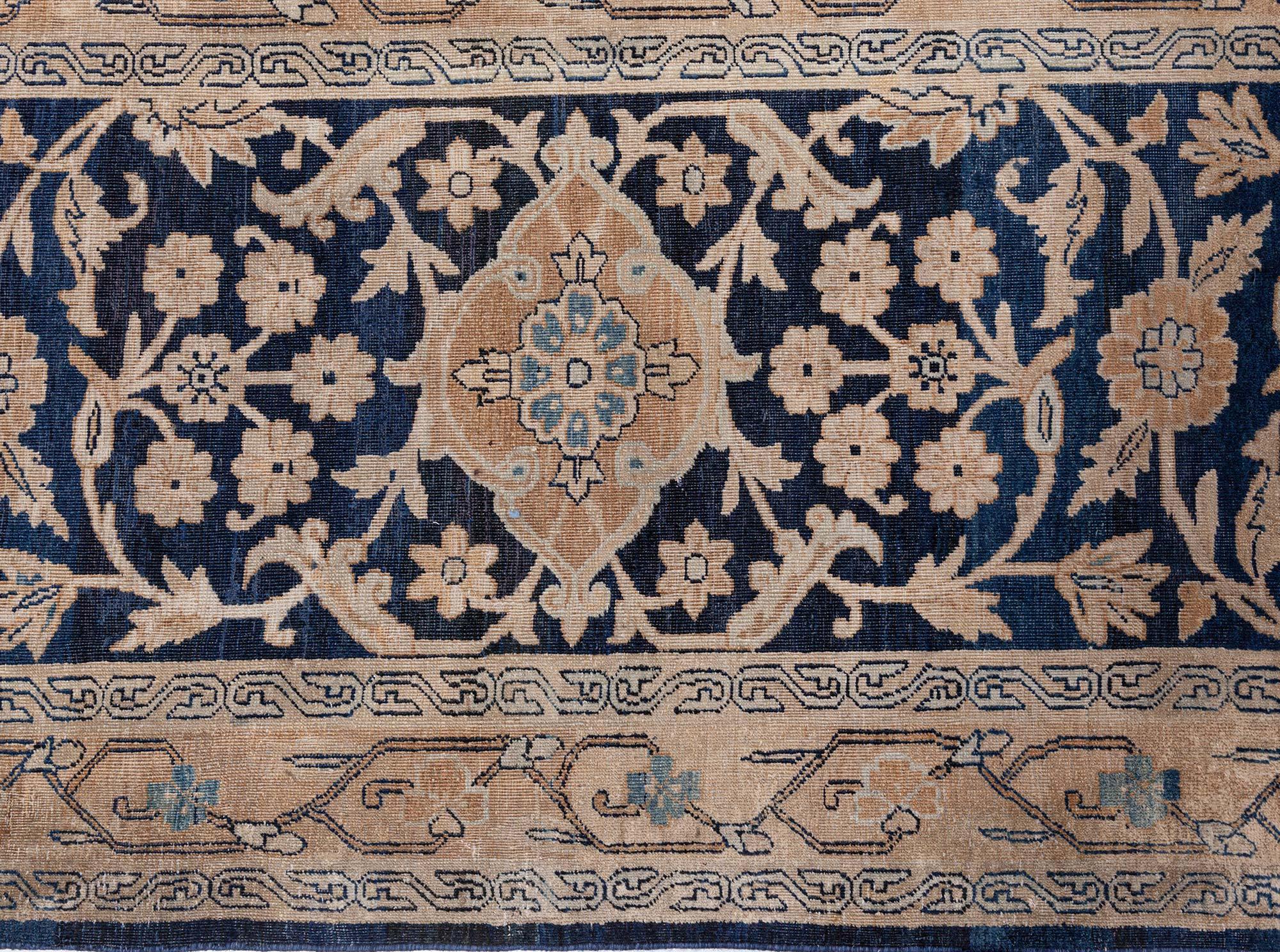 XIXe siècle Tapis Kirman persan ancien surdimensionné Doris Leslie Blau fait à la main en vente
