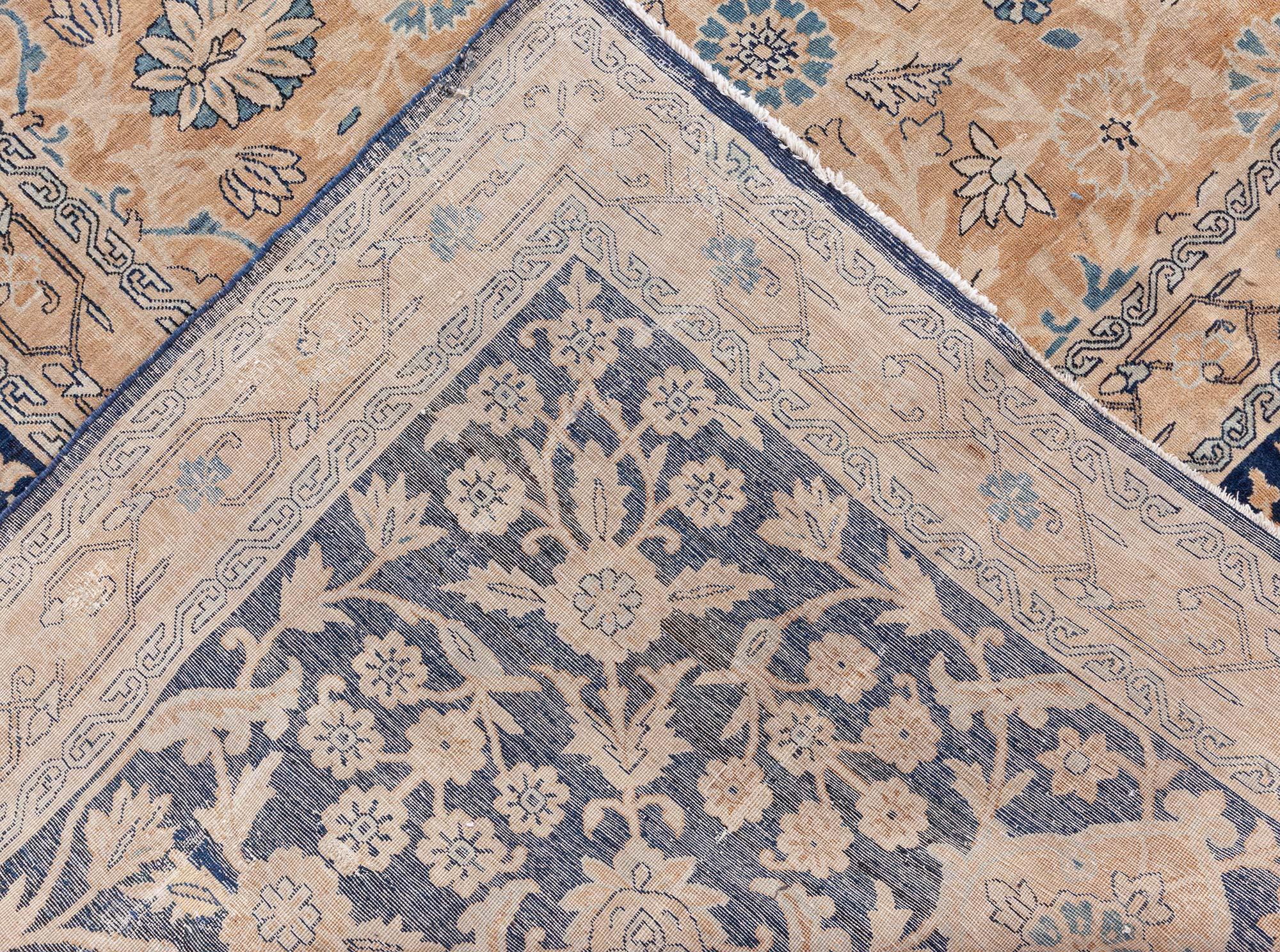Laine Tapis Kirman persan ancien surdimensionné Doris Leslie Blau fait à la main en vente