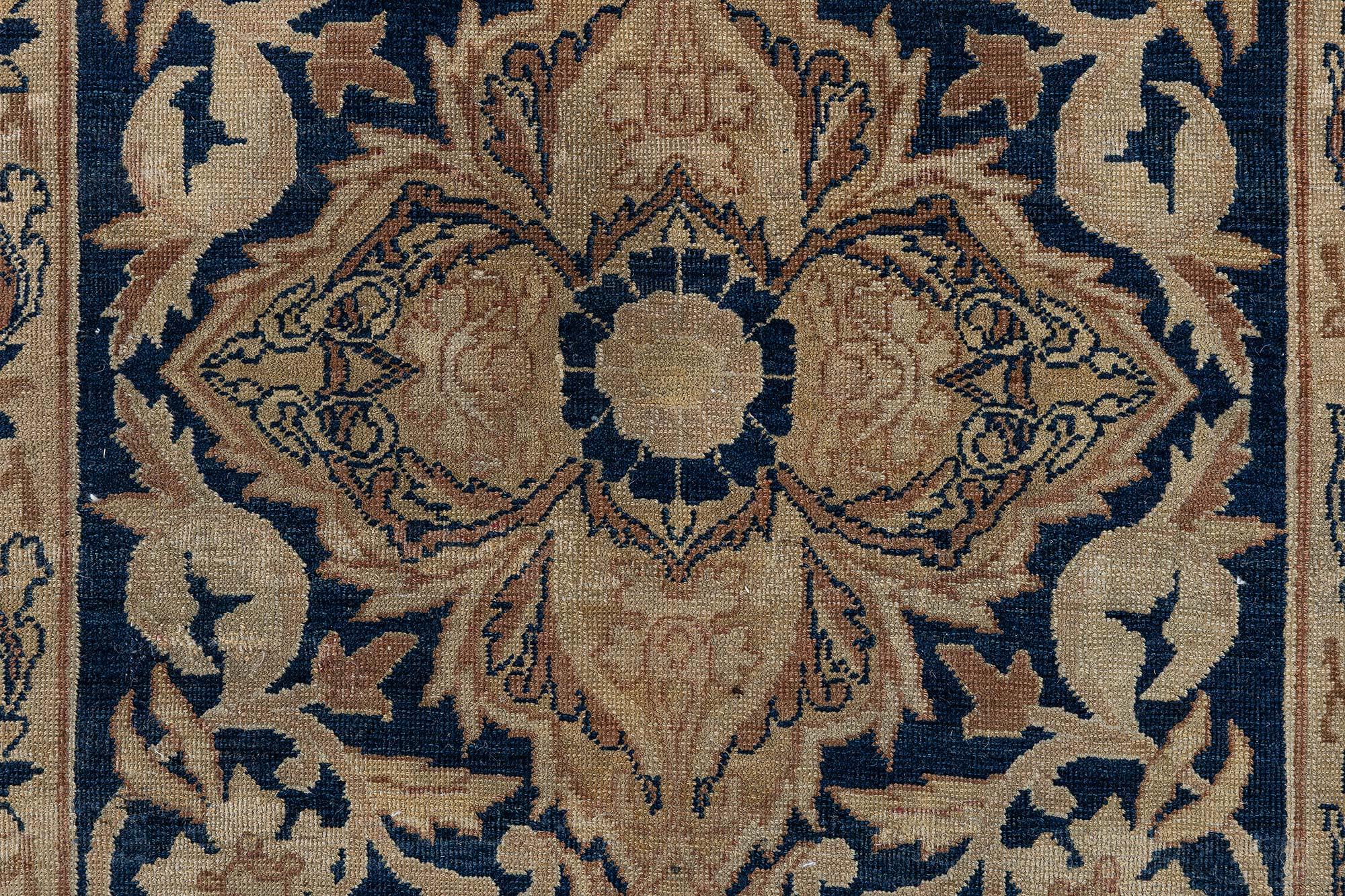 Laine Tapis Kirman persan ancien surdimensionné Doris Leslie Blau fait à la main en vente