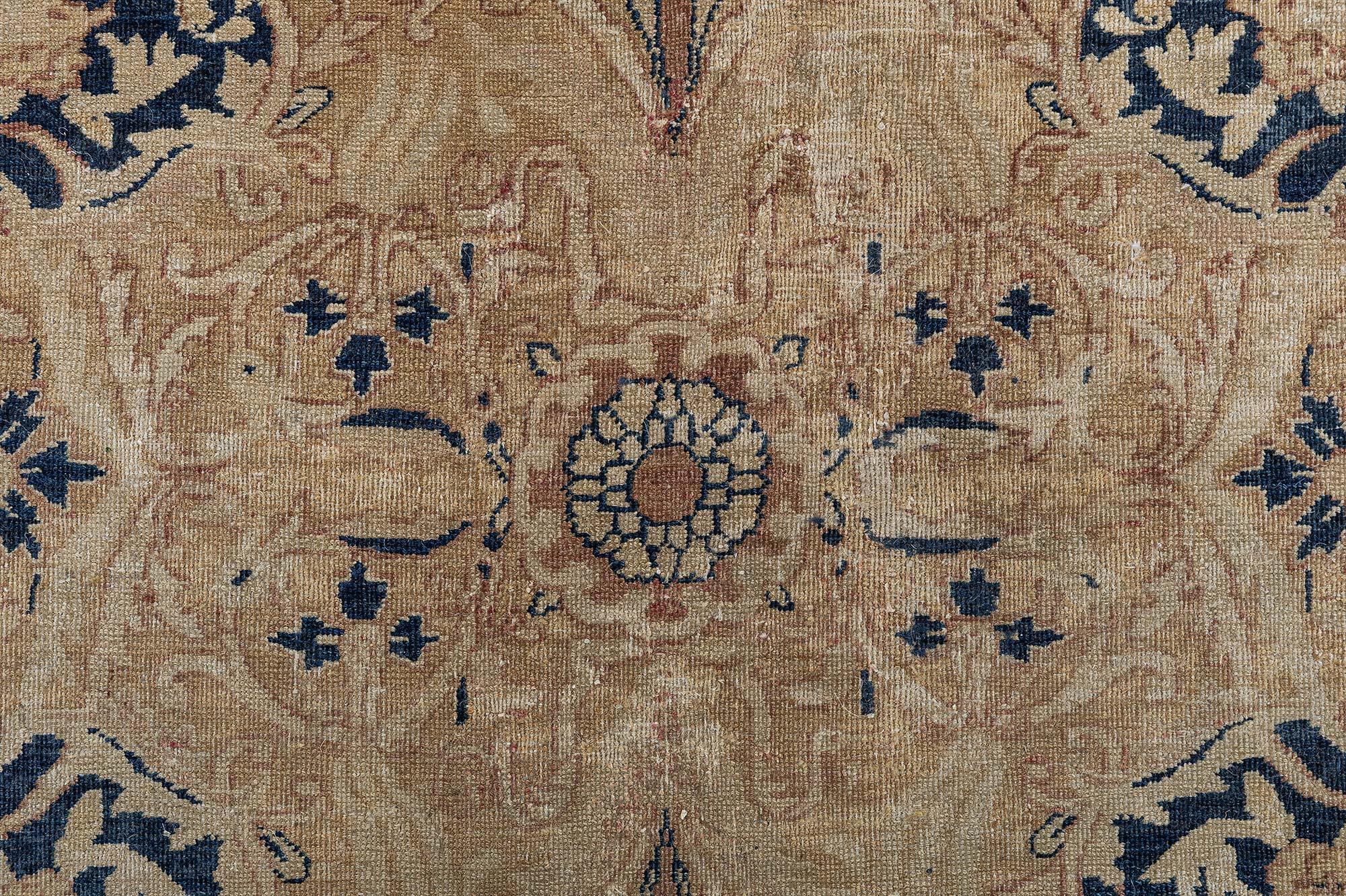 Perse Tapis Kirman persan ancien surdimensionné Doris Leslie Blau en vente