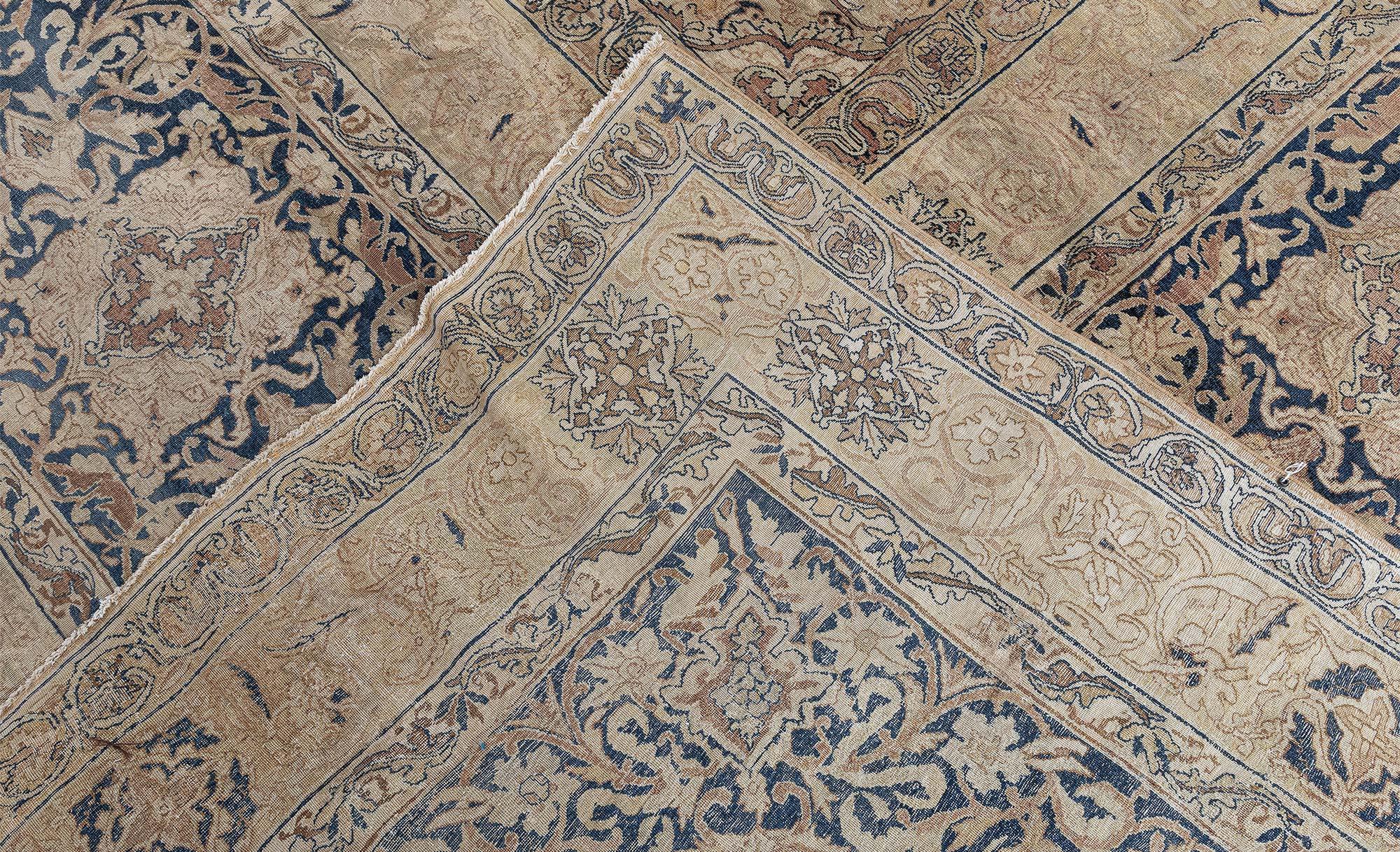 Tapis Kirman persan ancien surdimensionné Doris Leslie Blau en vente 1