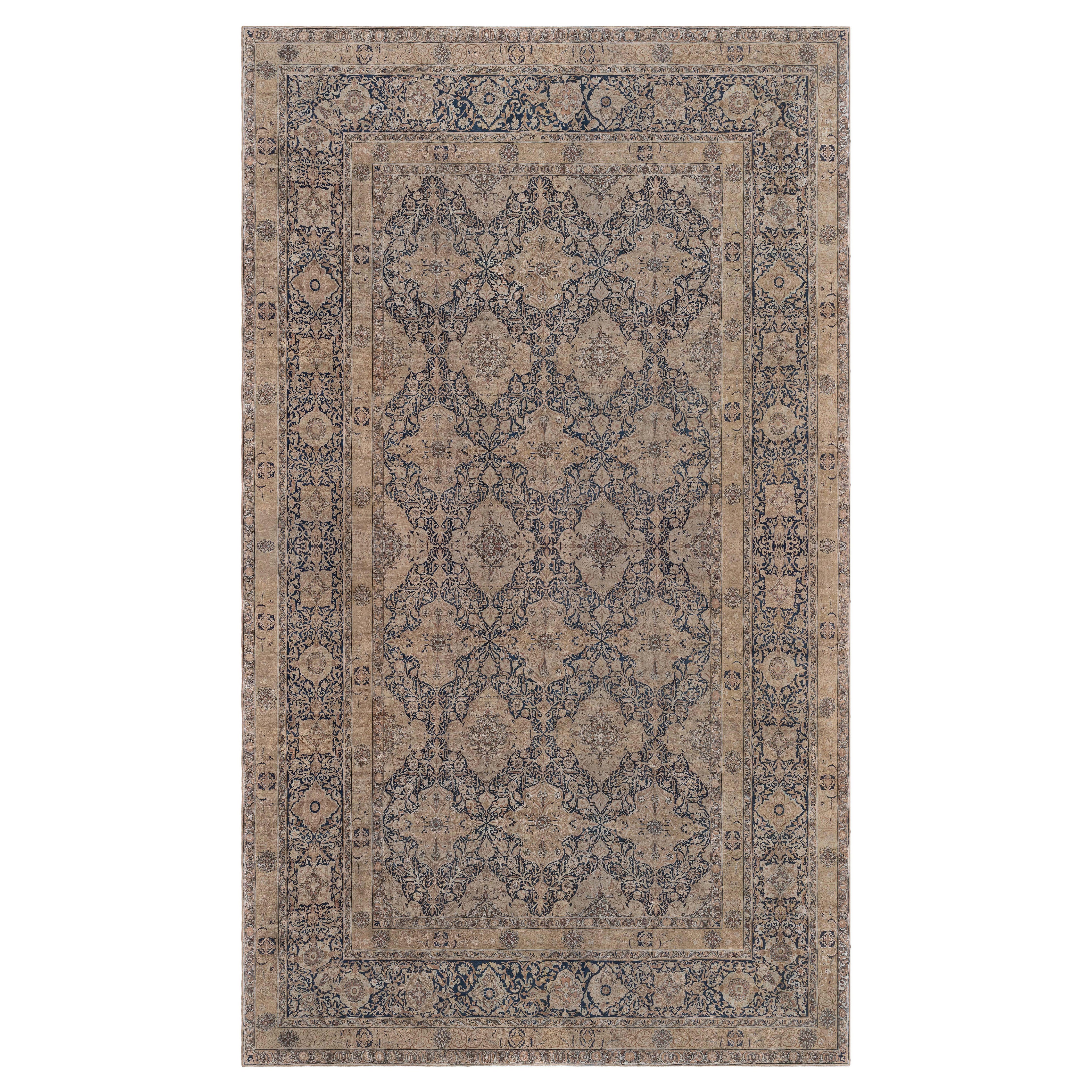 Tapis Kirman persan ancien surdimensionné Doris Leslie Blau
