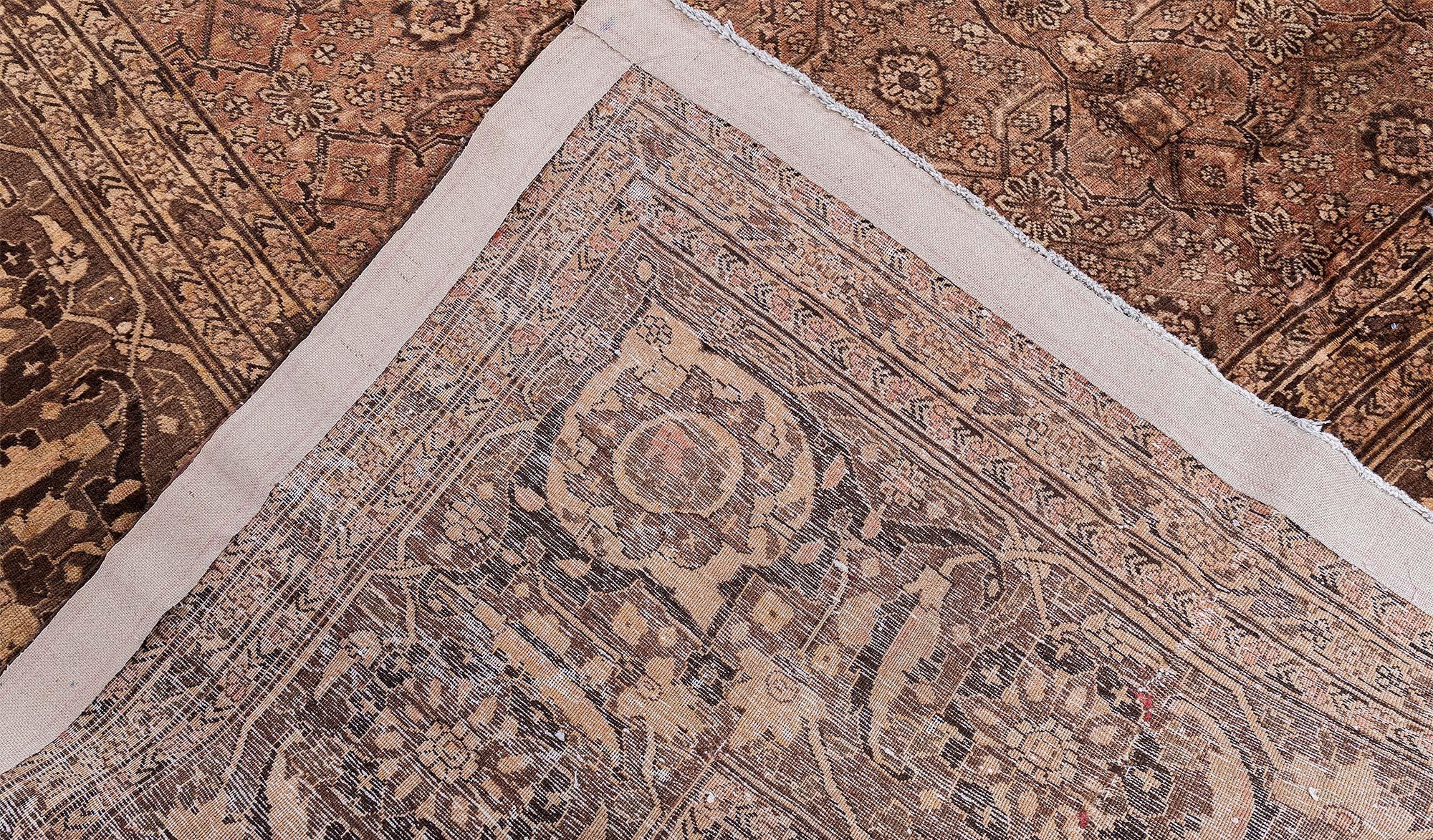 Doris Leslie Blau Tapis tabriz persan ancien surdimensionné Bon état - En vente à New York, NY