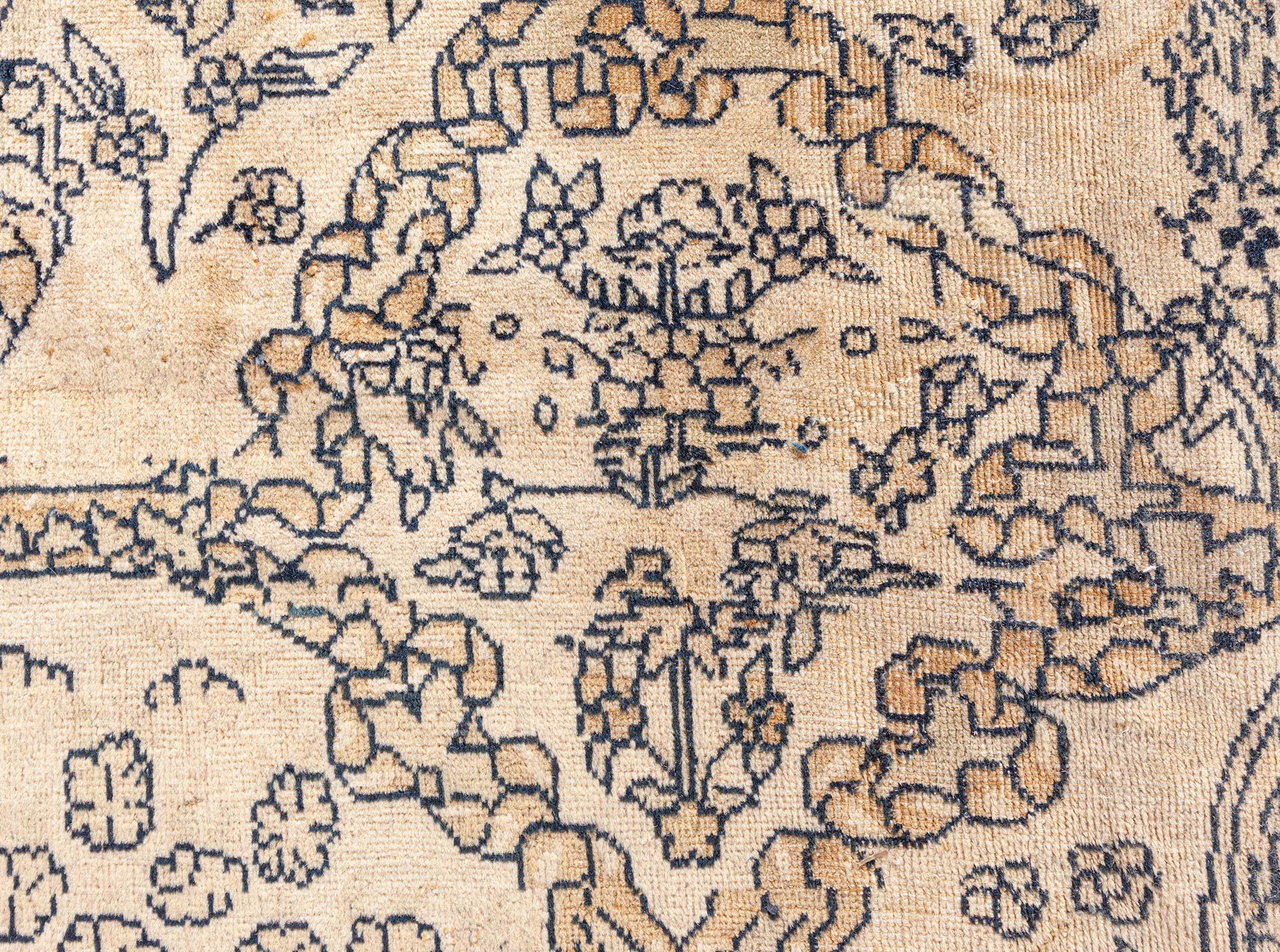 Doris Leslie Blauer übergroßer indischer Vintage-Teppich in Übergröße (groß verstellbar) (Indisch) im Angebot