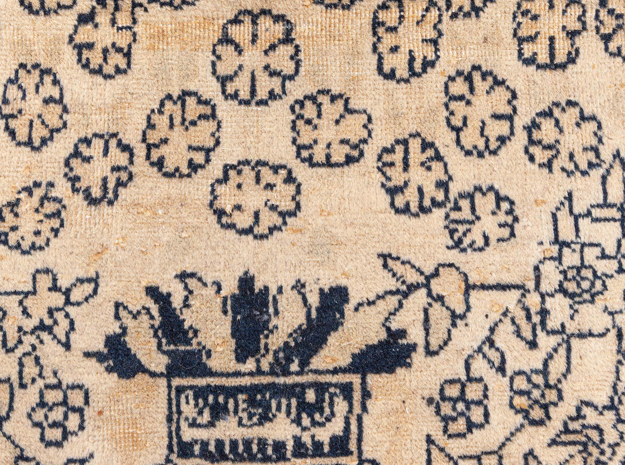 Doris Leslie Blauer übergroßer indischer Vintage-Teppich in Übergröße (groß verstellbar) (Handgewebt) im Angebot