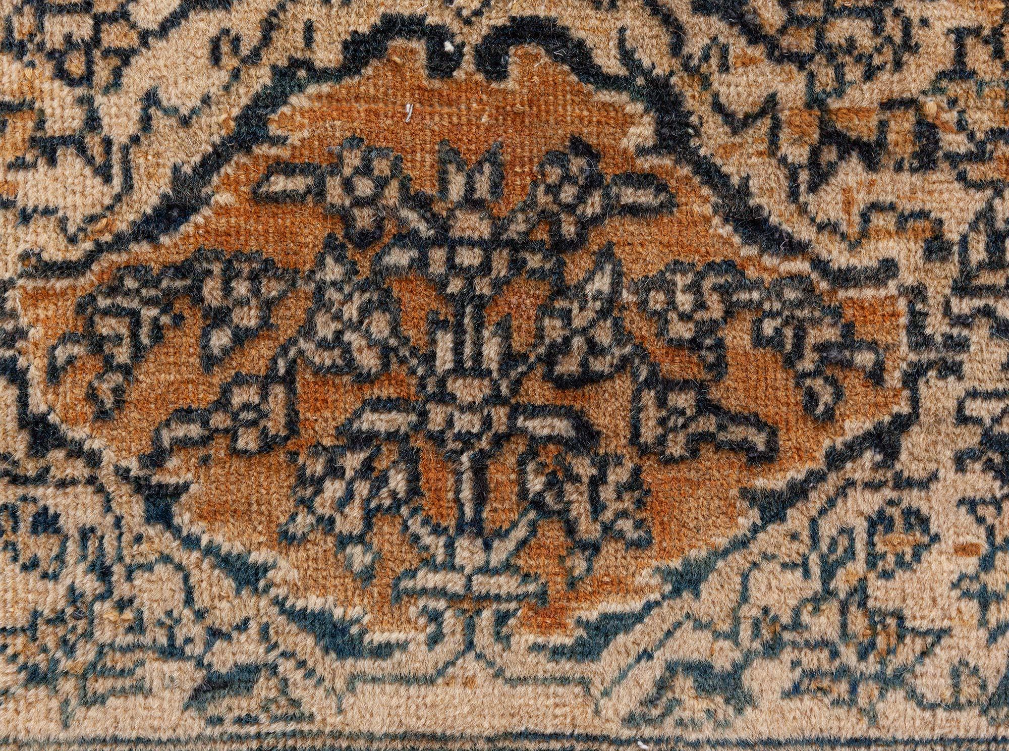Doris Leslie Blauer übergroßer indischer Vintage-Teppich in Übergröße (groß verstellbar) (20. Jahrhundert) im Angebot