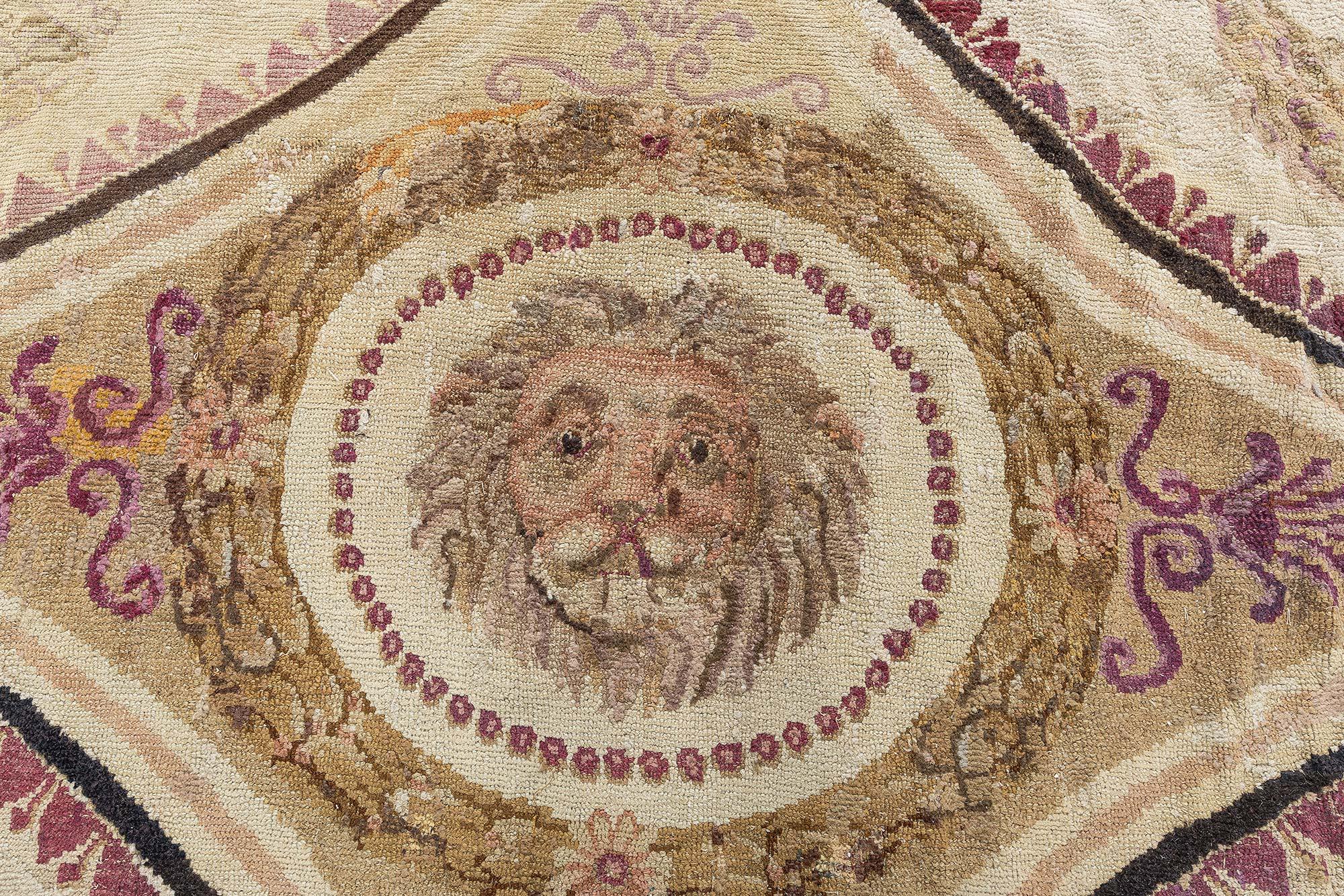 Laine Doris Leslie Blau, rare tapis rond anglais Axminster à motif animal en vente