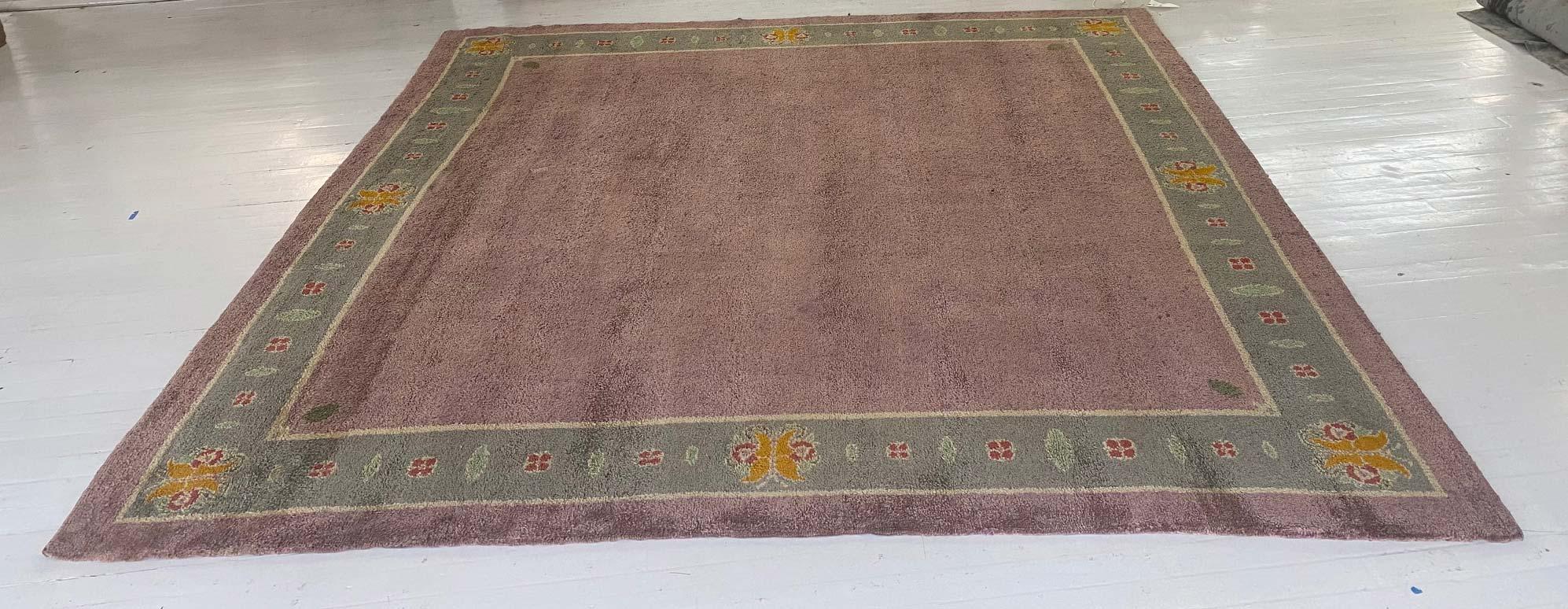 Doris Leslie Blau Rare Vintage Arts & Crafts Donegal Rug In Good Condition For Sale In New York, NY